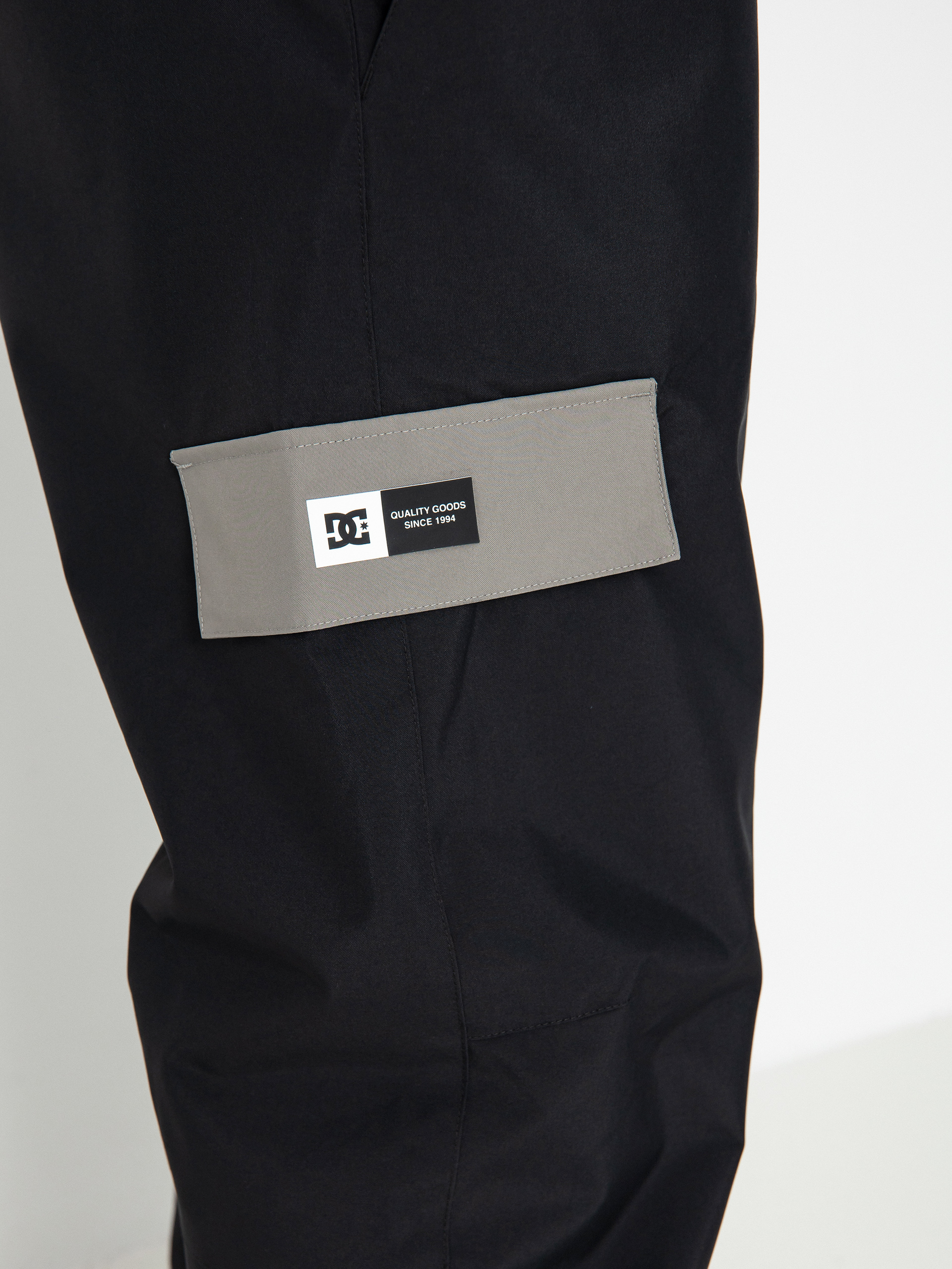 Mens DC Docile Bib Snowboard pants (black)