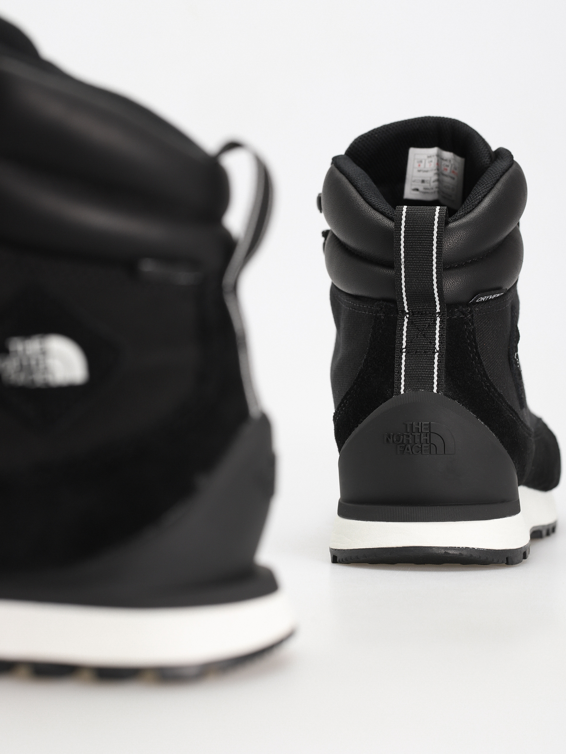 The North Face Back To Berkeley Iv Textile Wp Shoes (tnf black/tnf white)