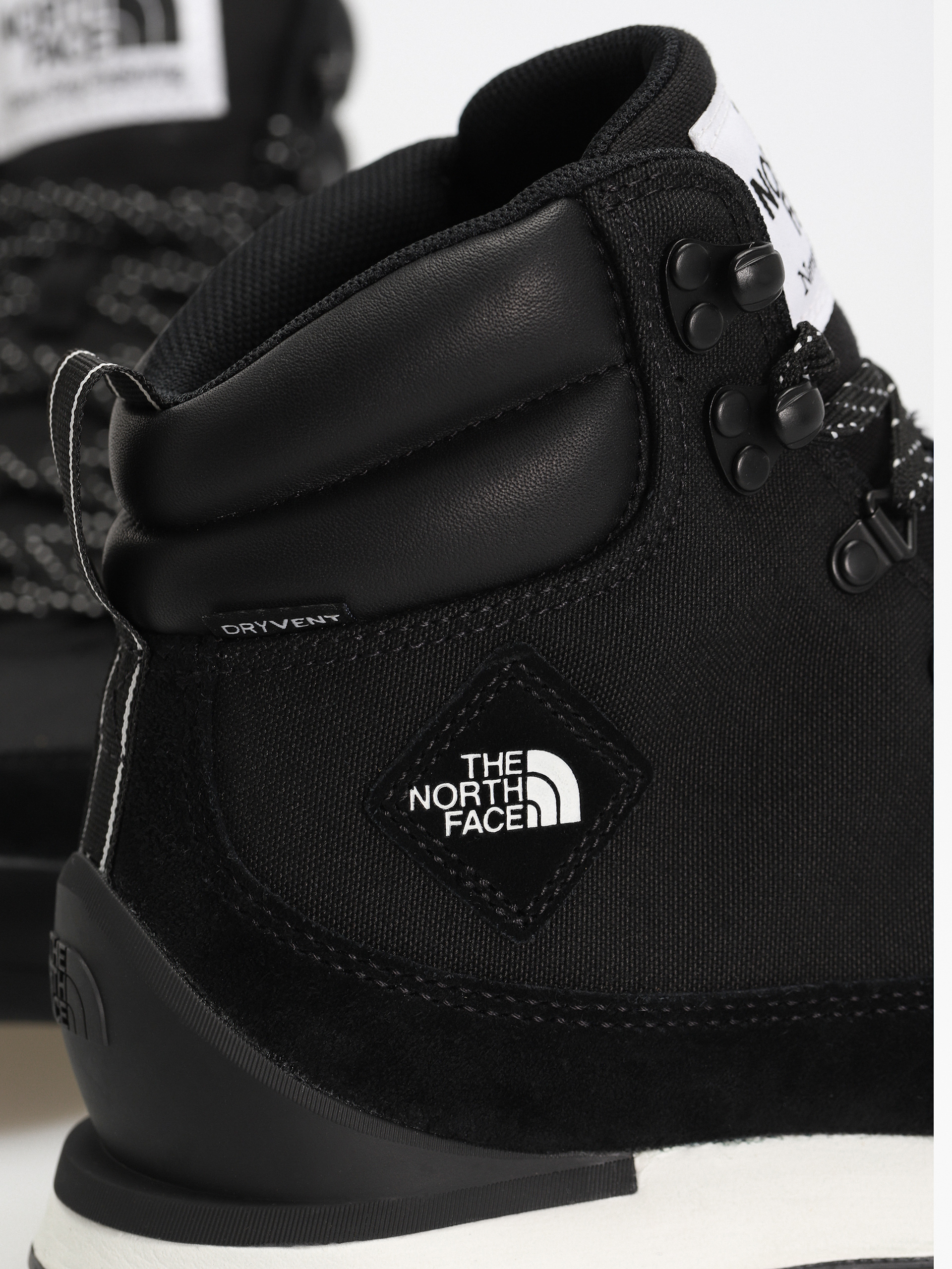 The North Face Back To Berkeley Iv Textile Wp Shoes (tnf black/tnf white)