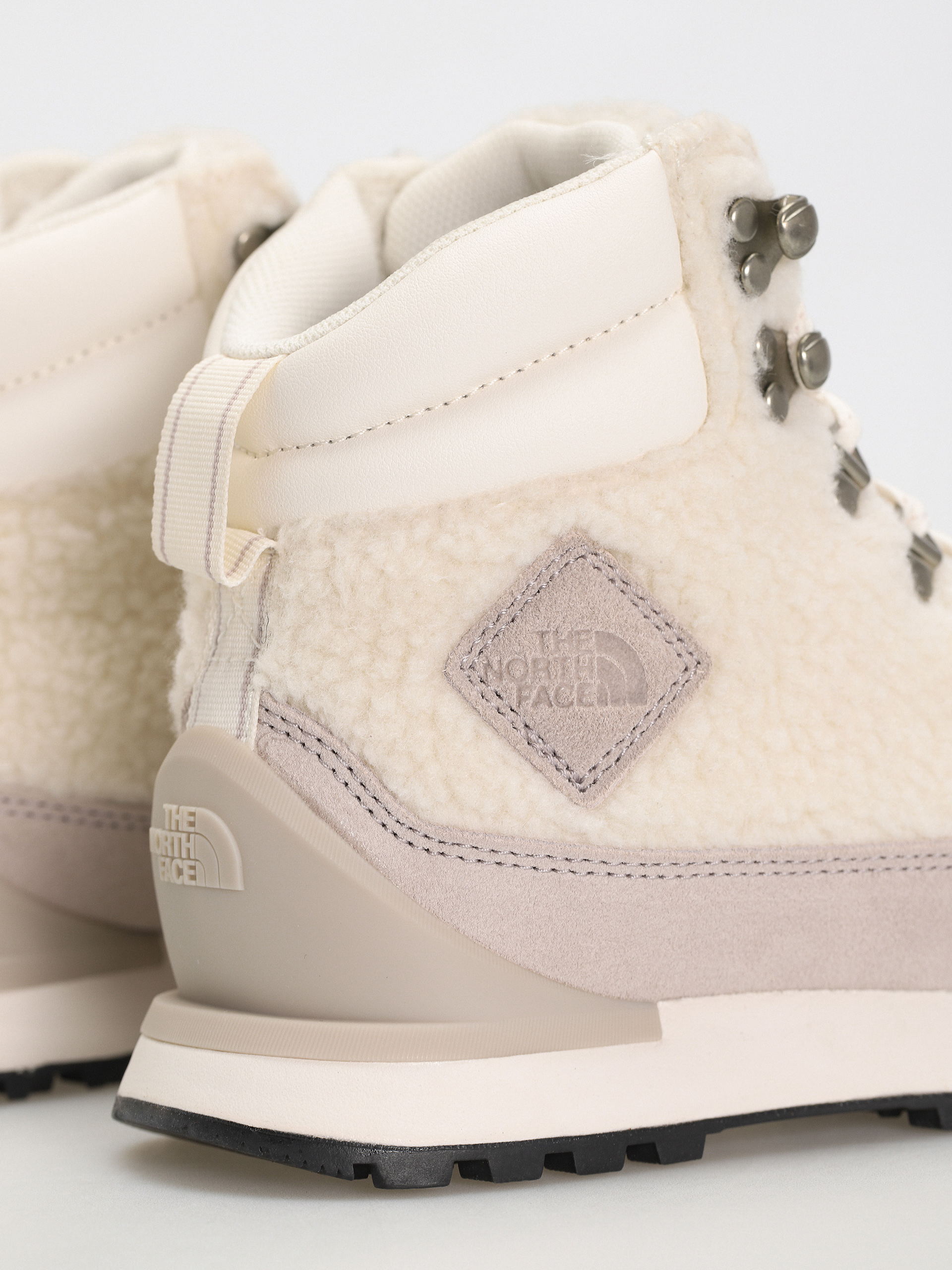 The North Face Back To Berkeley Iv High Pile Shoes Wmn (gardenia white/silvergrey)