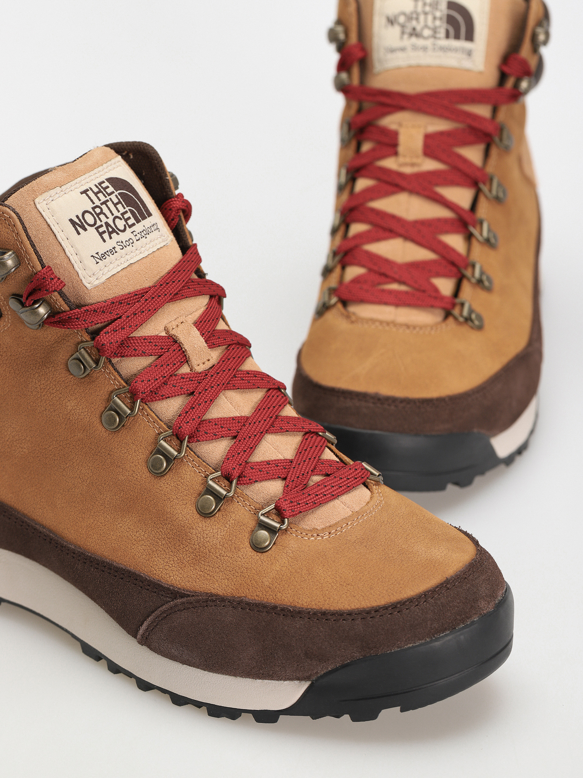 The North Face Back To Berkeley Iv Leather Wp Shoes (almond butter/demtssbrn)