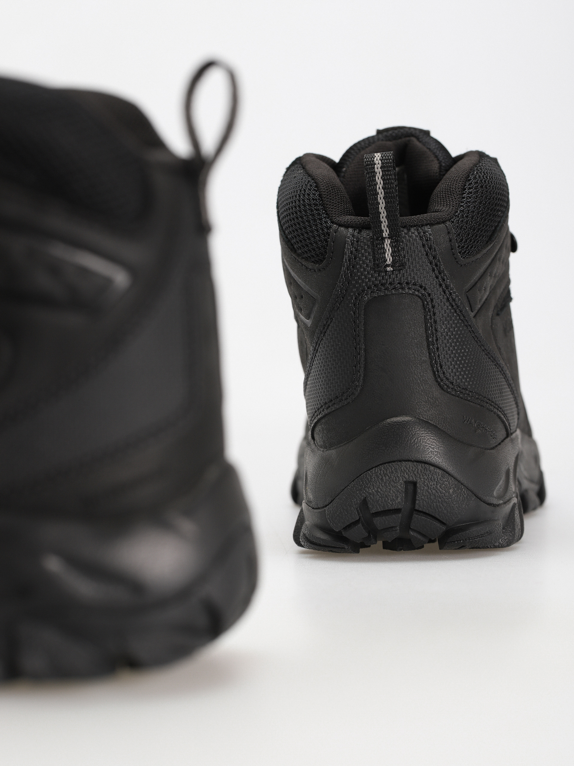 Columbia Newton Ridge Plus II Waterproof Shoes (black/black)