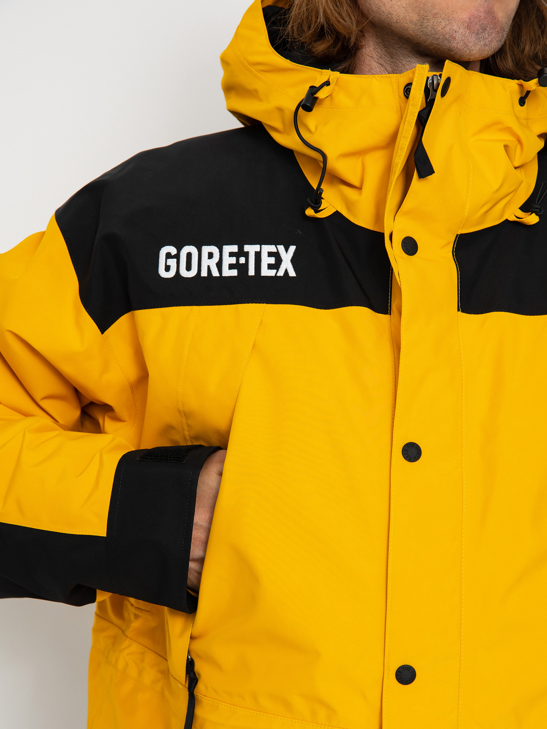The North Face Gtx Mtn Guide Insualted Jacket (summit gold/tnf black)