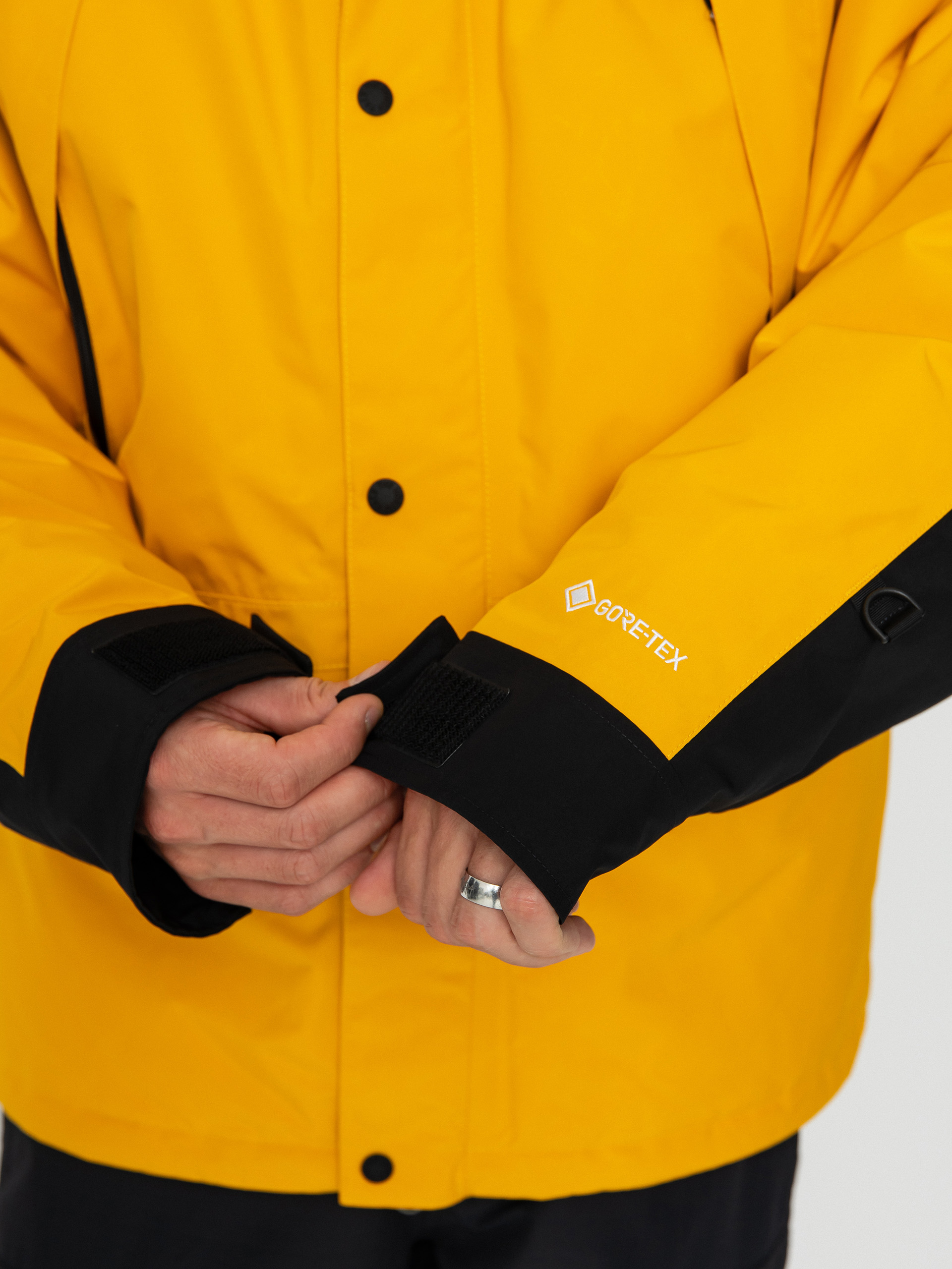 The North Face Gtx Mtn Guide Insualted Jacket (summit gold/tnf black)