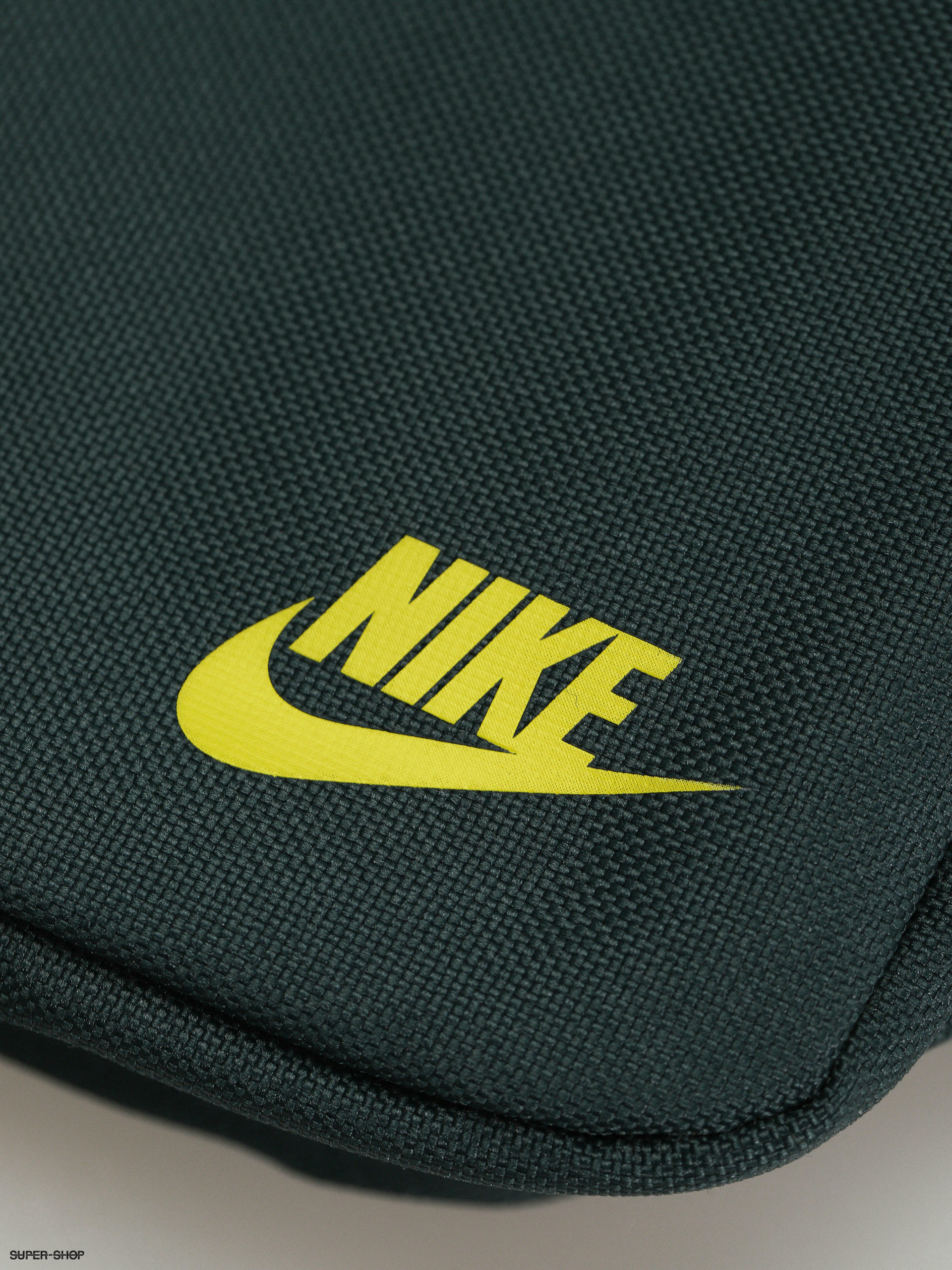 Nike sb heritage crossbody bag hot sale