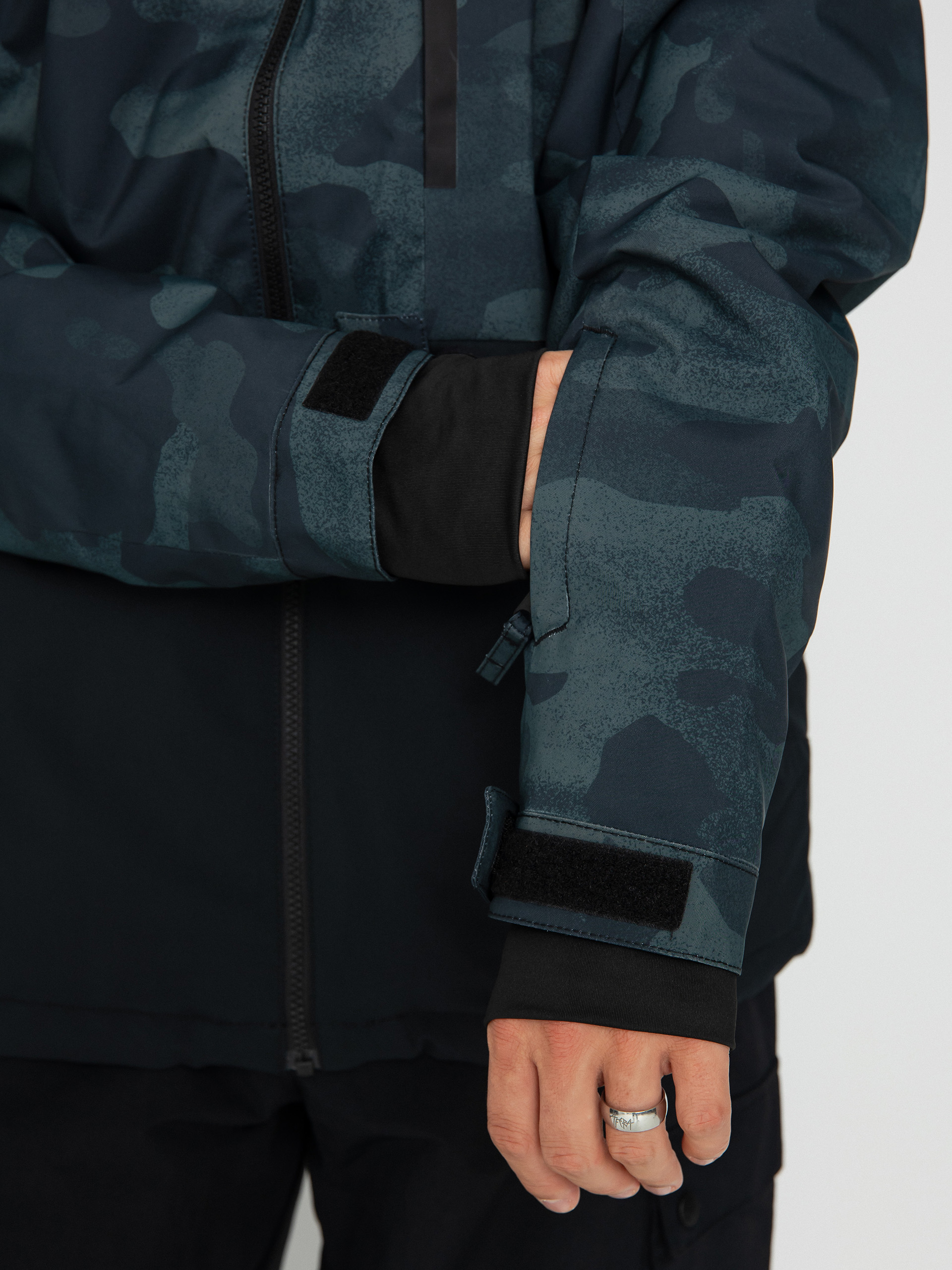 Herren Quiksilver Mission Printed Block Snowboardjacke (spray camo true black)