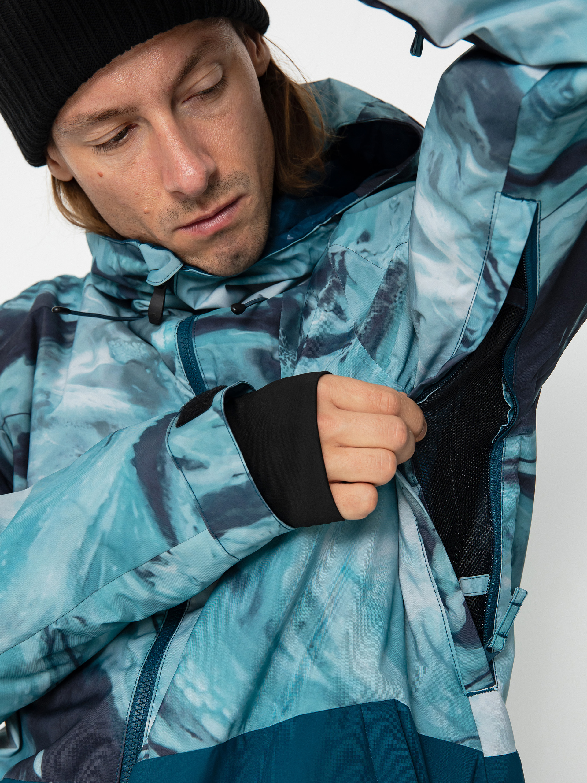 Blue camo hotsell snowboard jacket