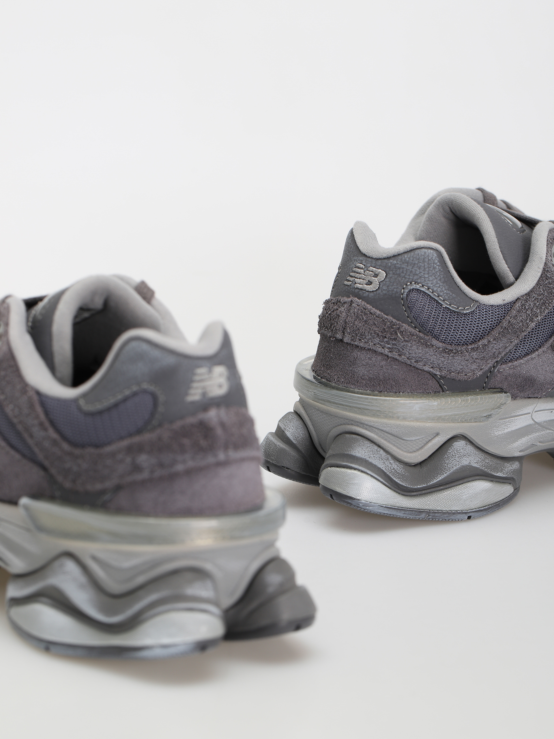 New Balance 9060 Shoes (magnet)