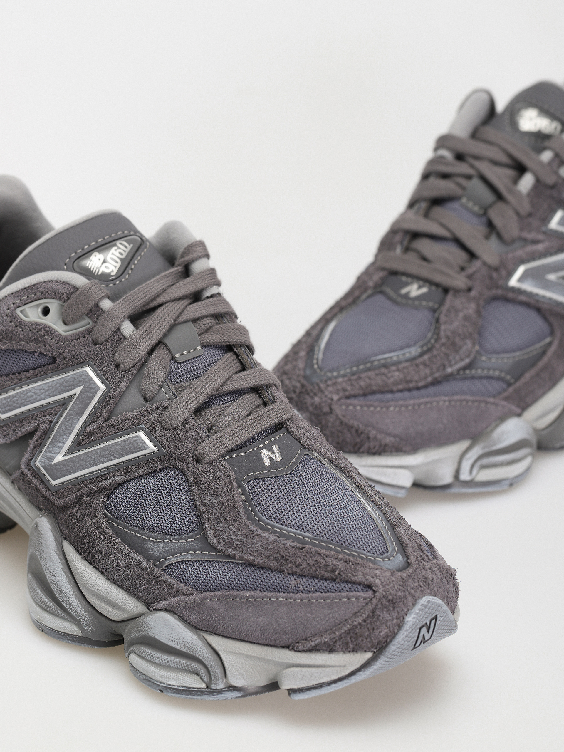 New Balance 9060 Shoes (magnet)