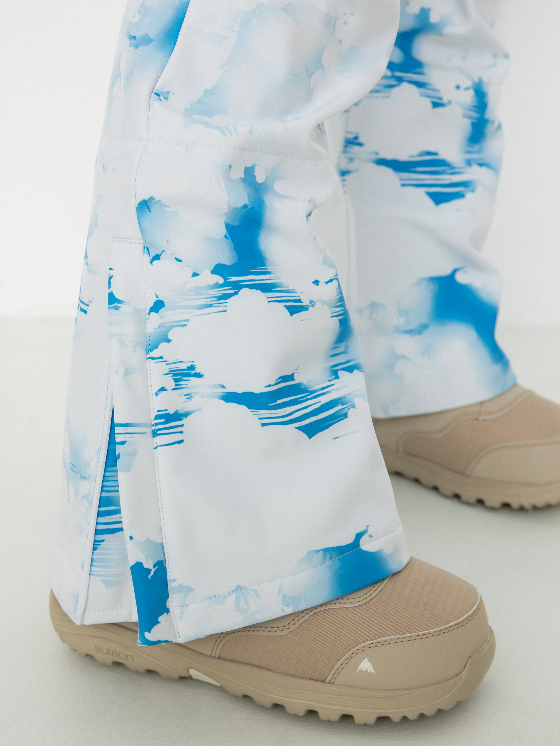 Damen Roxy Chloe Kim Snowboardhose (azure blue clouds)