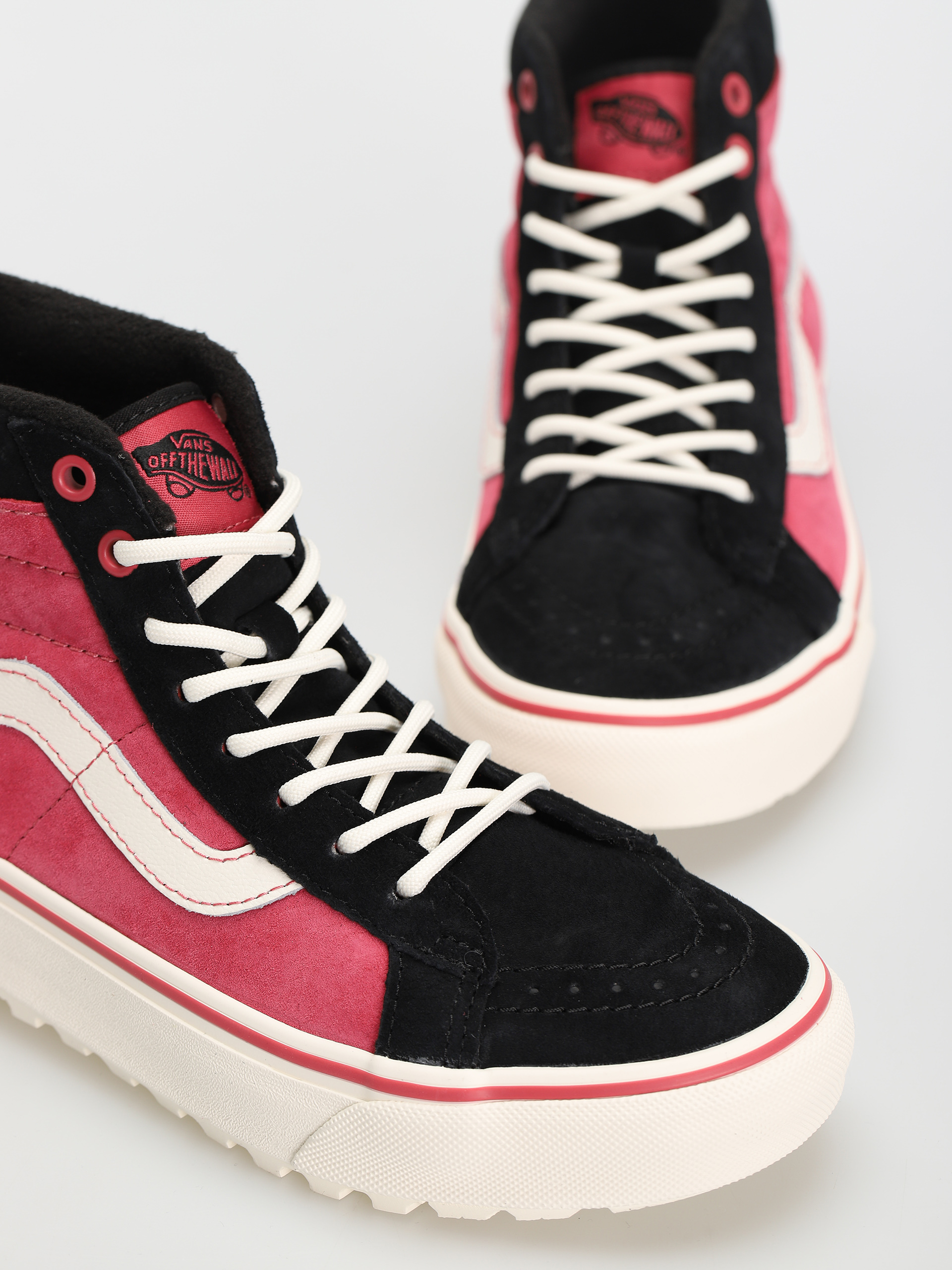 Vans Sk8 Hi MTE 1 Shoes (holly berry)