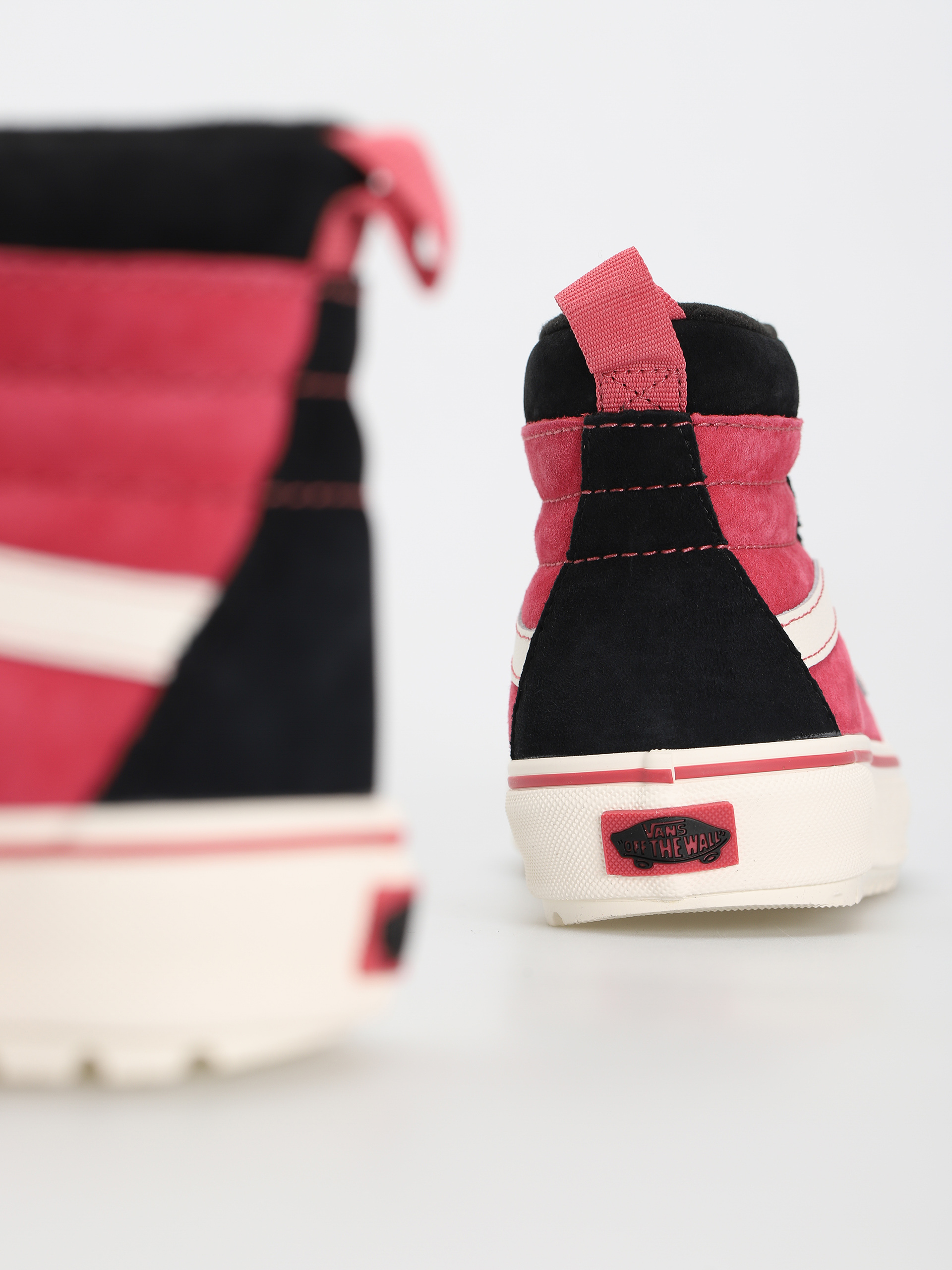 Vans Sk8 Hi MTE 1 Shoes (holly berry)
