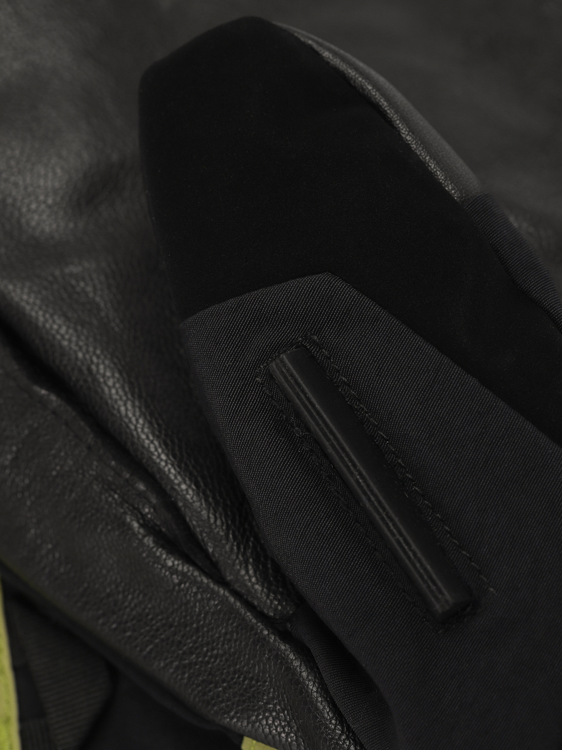 Quiksilver Austen Sweetin Goretex Mitt Gloves (true black)