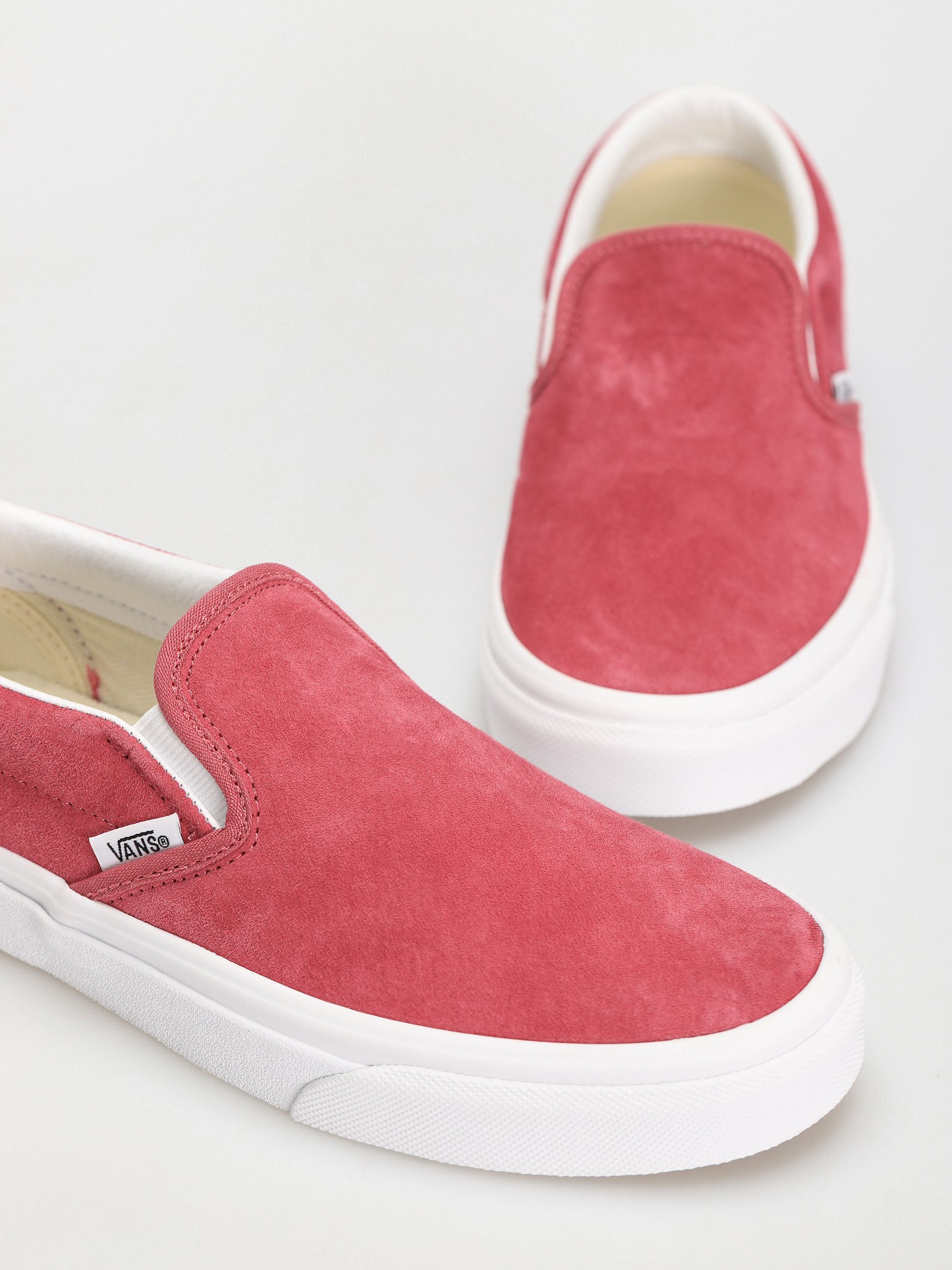 Vans Classic Slip On Shoes (pig suede holly berry)