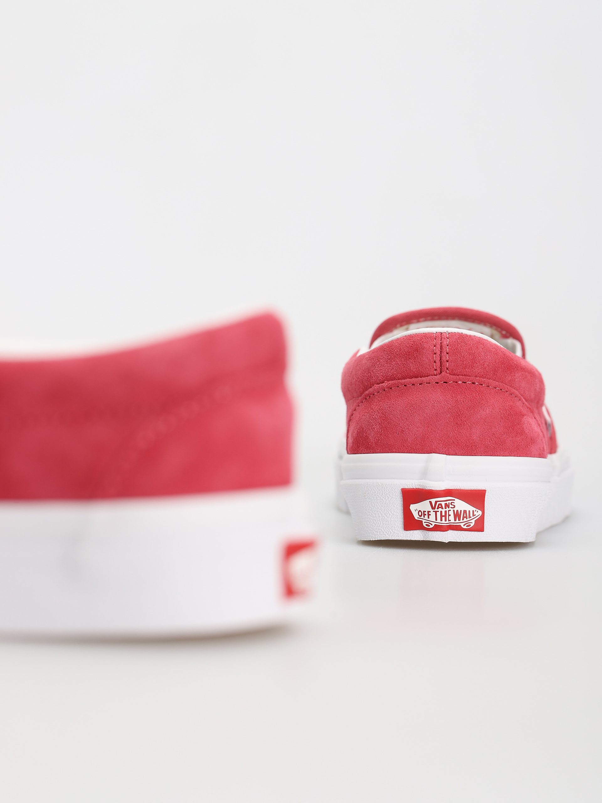 Vans Classic Slip On Shoes (pig suede holly berry)