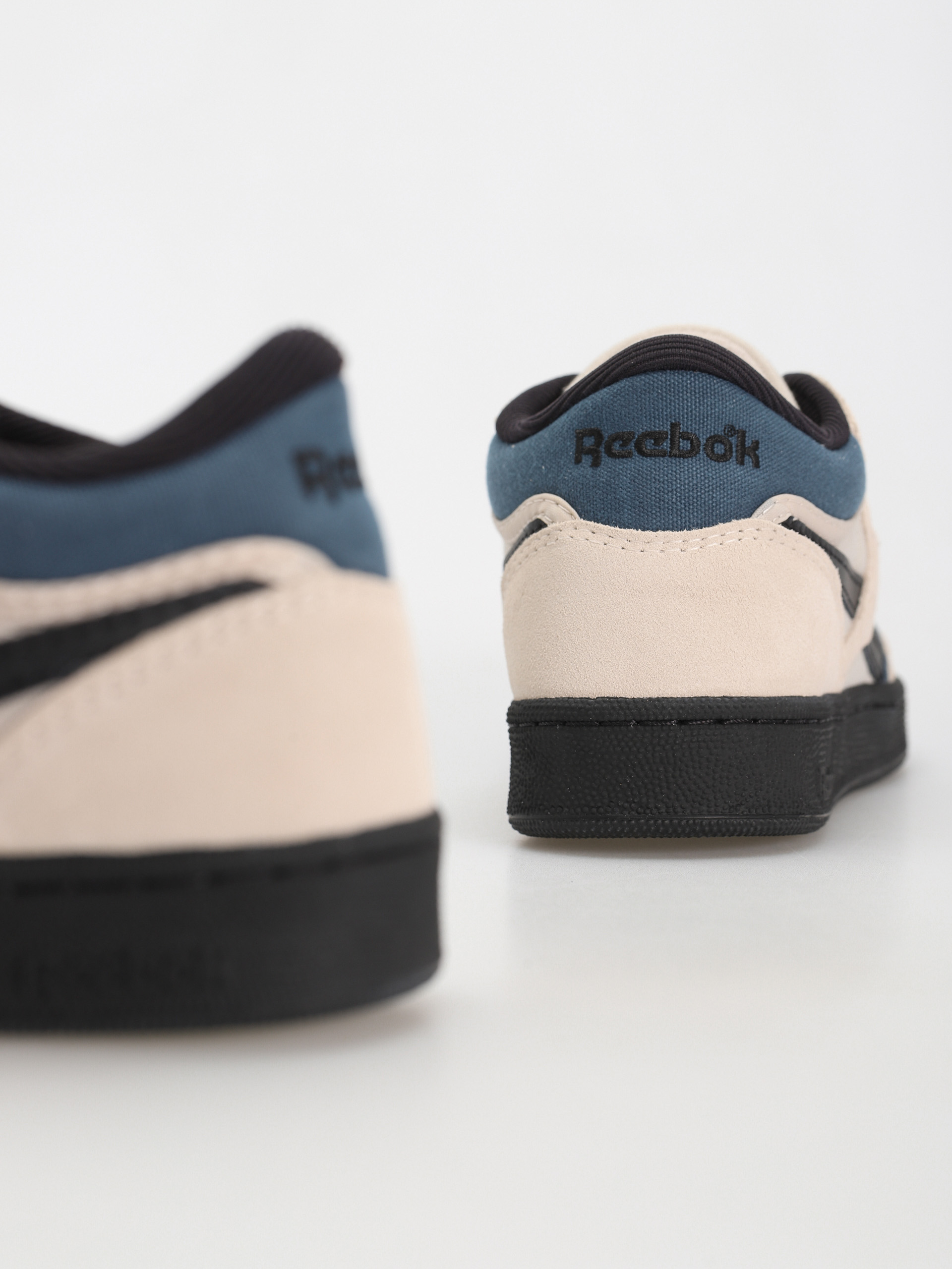 Reebok Club C Mid II Revenge Shoes (stucco/hooblu/cblack)