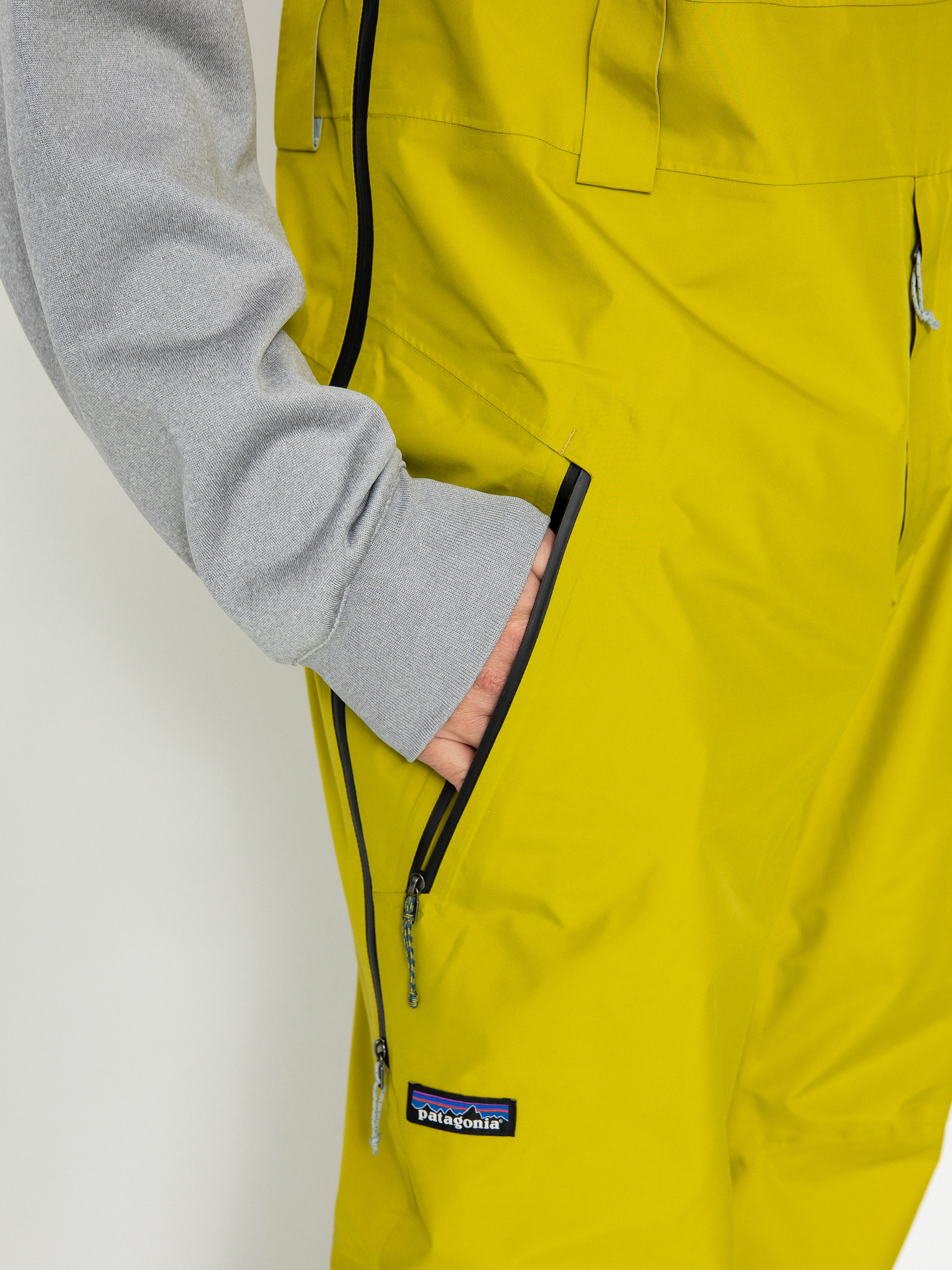 Mens Patagonia Powder Town Bibs Snowboard pants (shrub green)