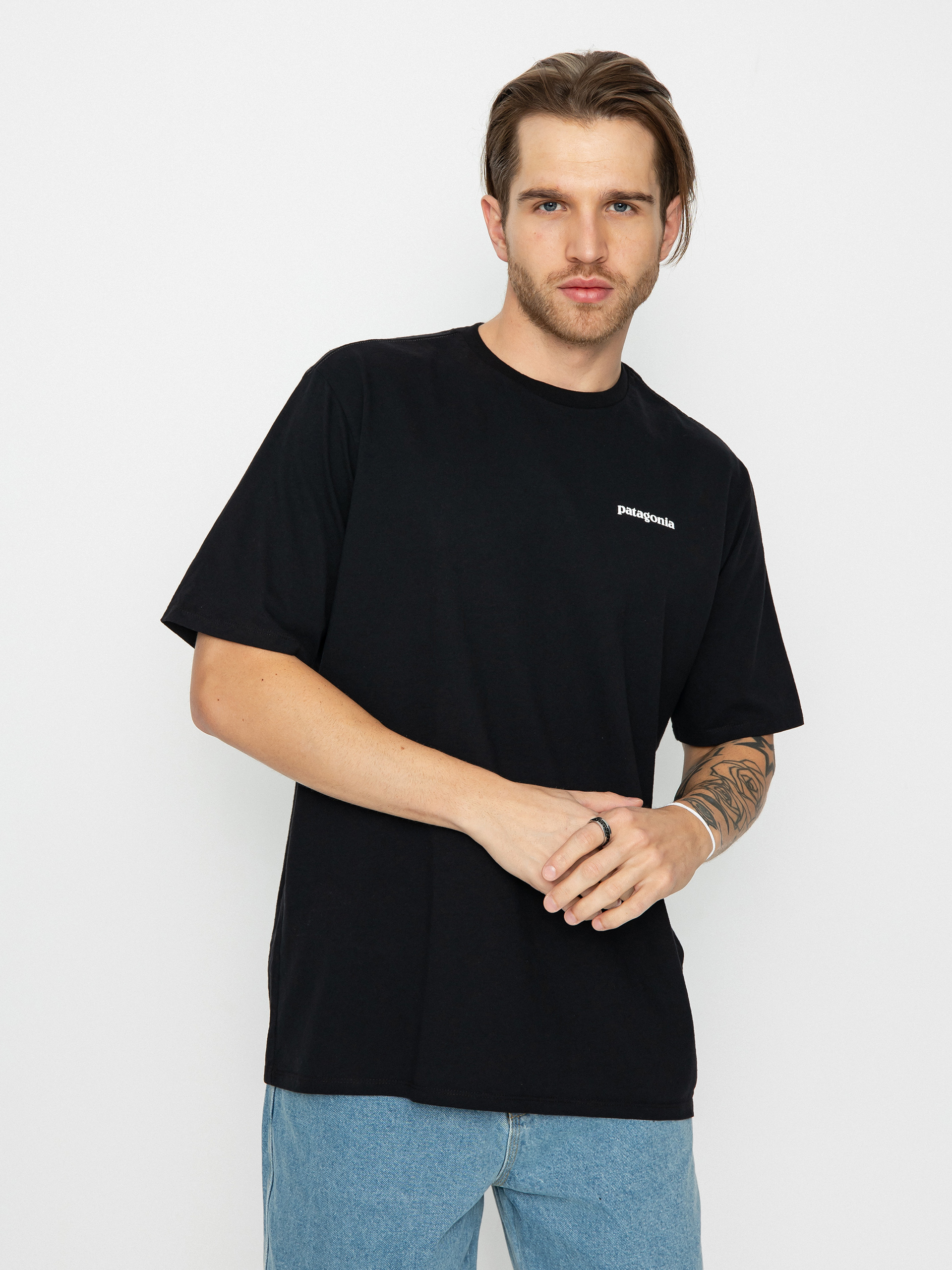 Patagonia P6 Logo Responsibili T-shirt (black)