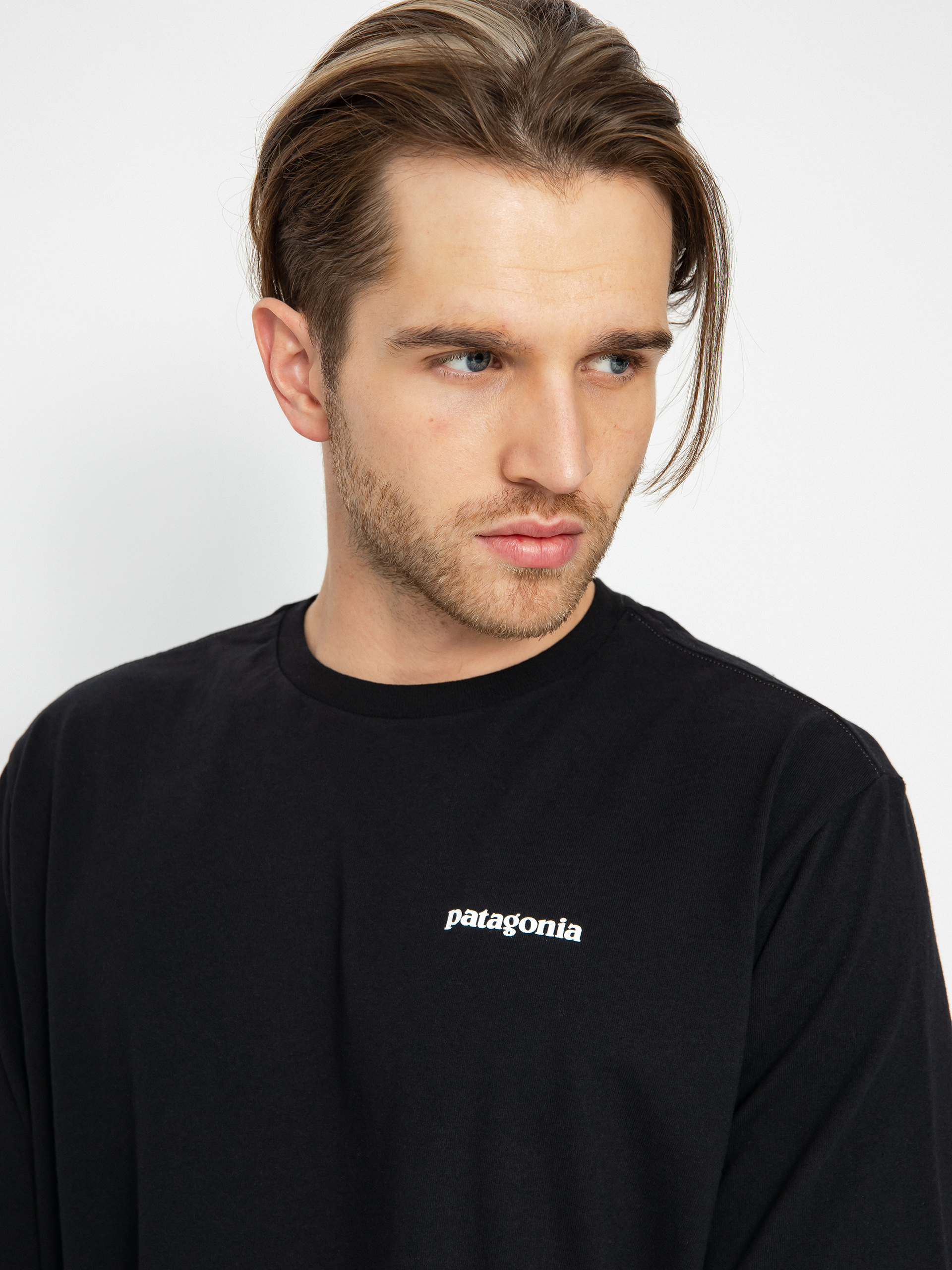 Patagonia P6 Logo Responsibili T-shirt (black)
