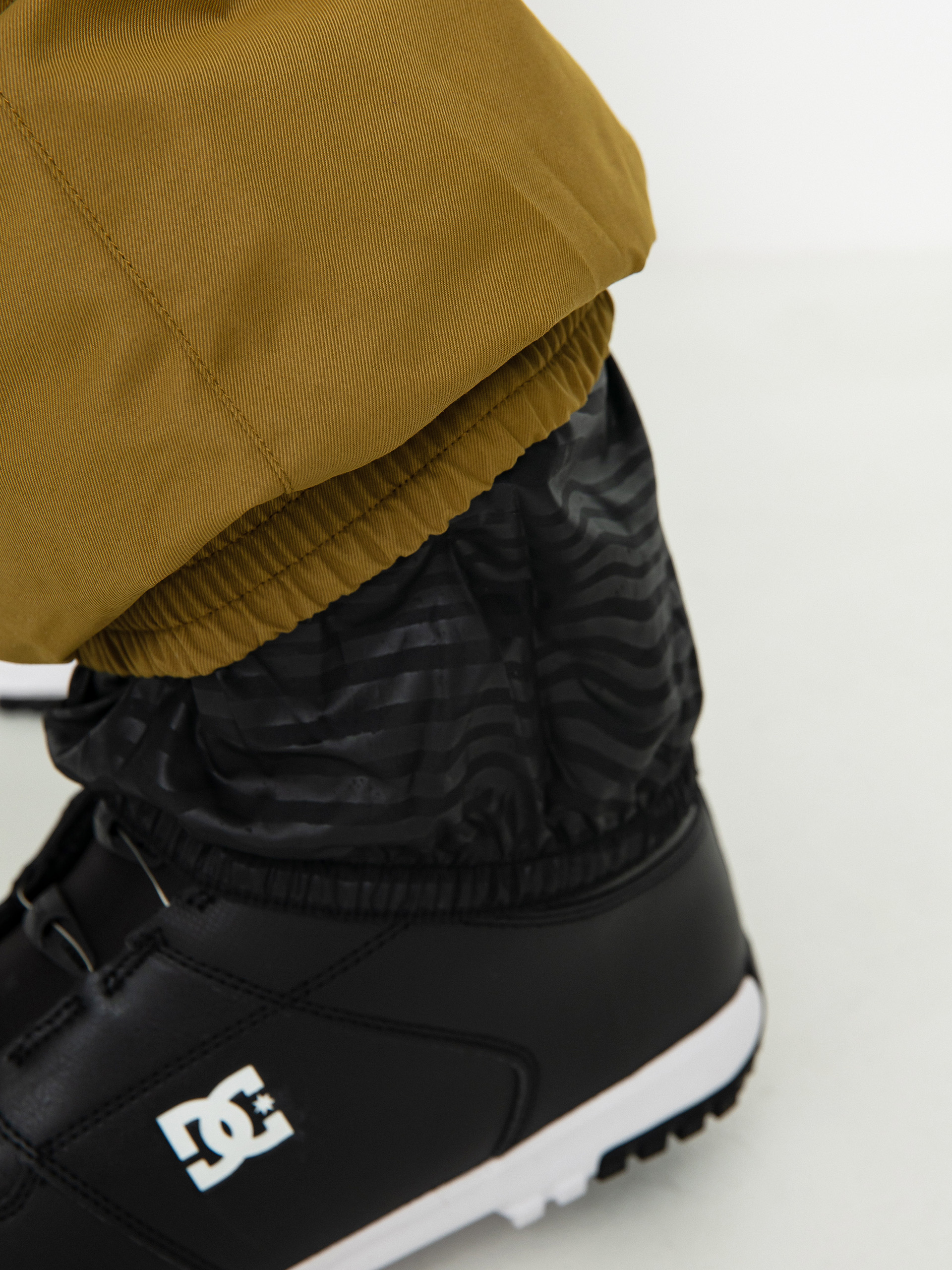 Mens Volcom Arthur Snowboard pants (moss)