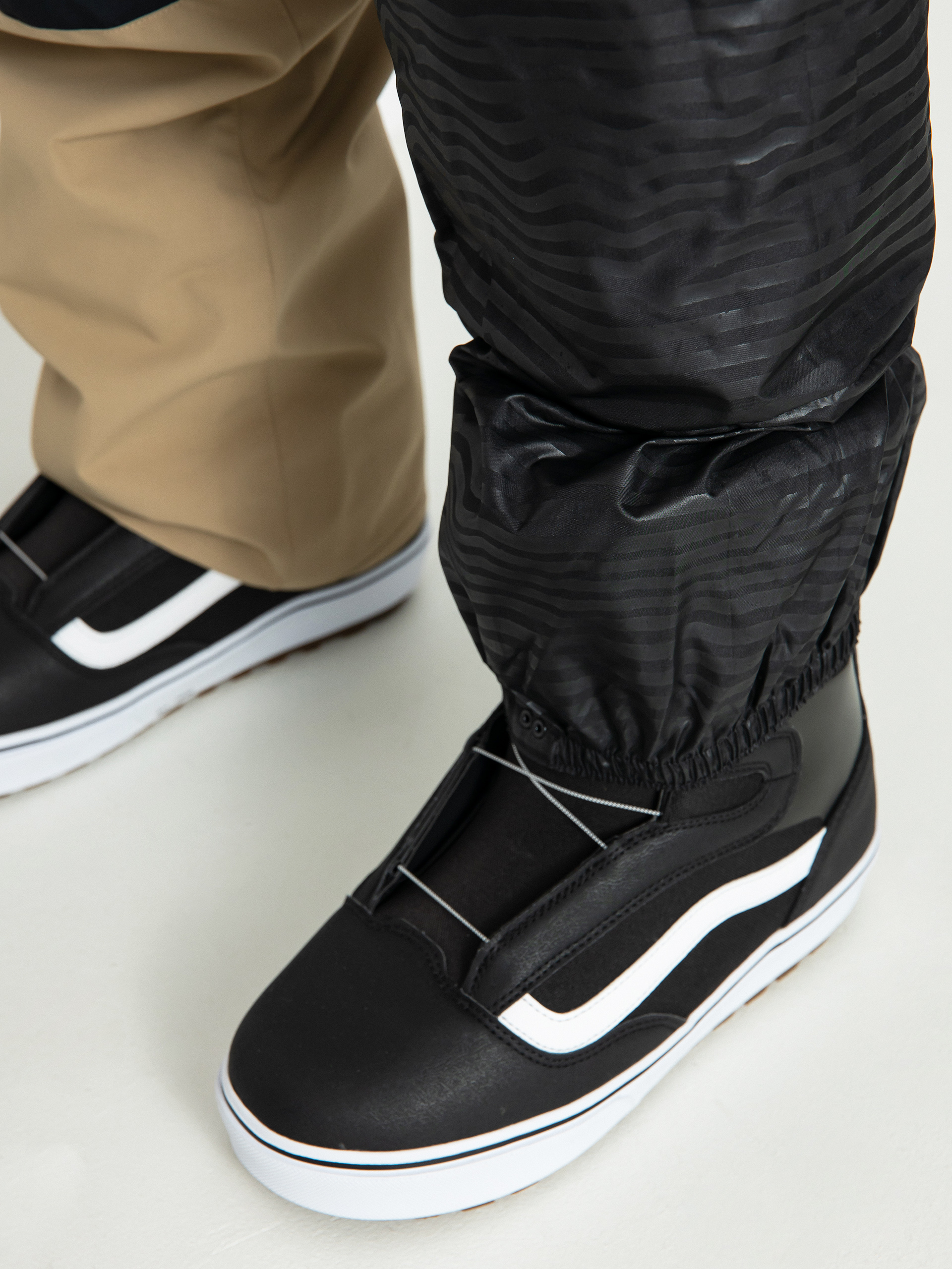 Mens Volcom Roan Snowboard pants (dark khaki)