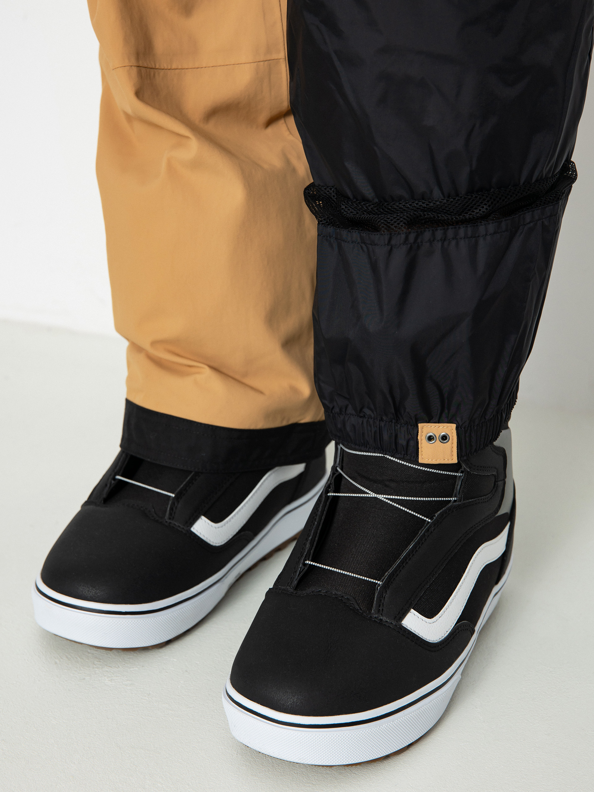 Mens The North Face Slashback Cargo Snowboard pants (almond butter)