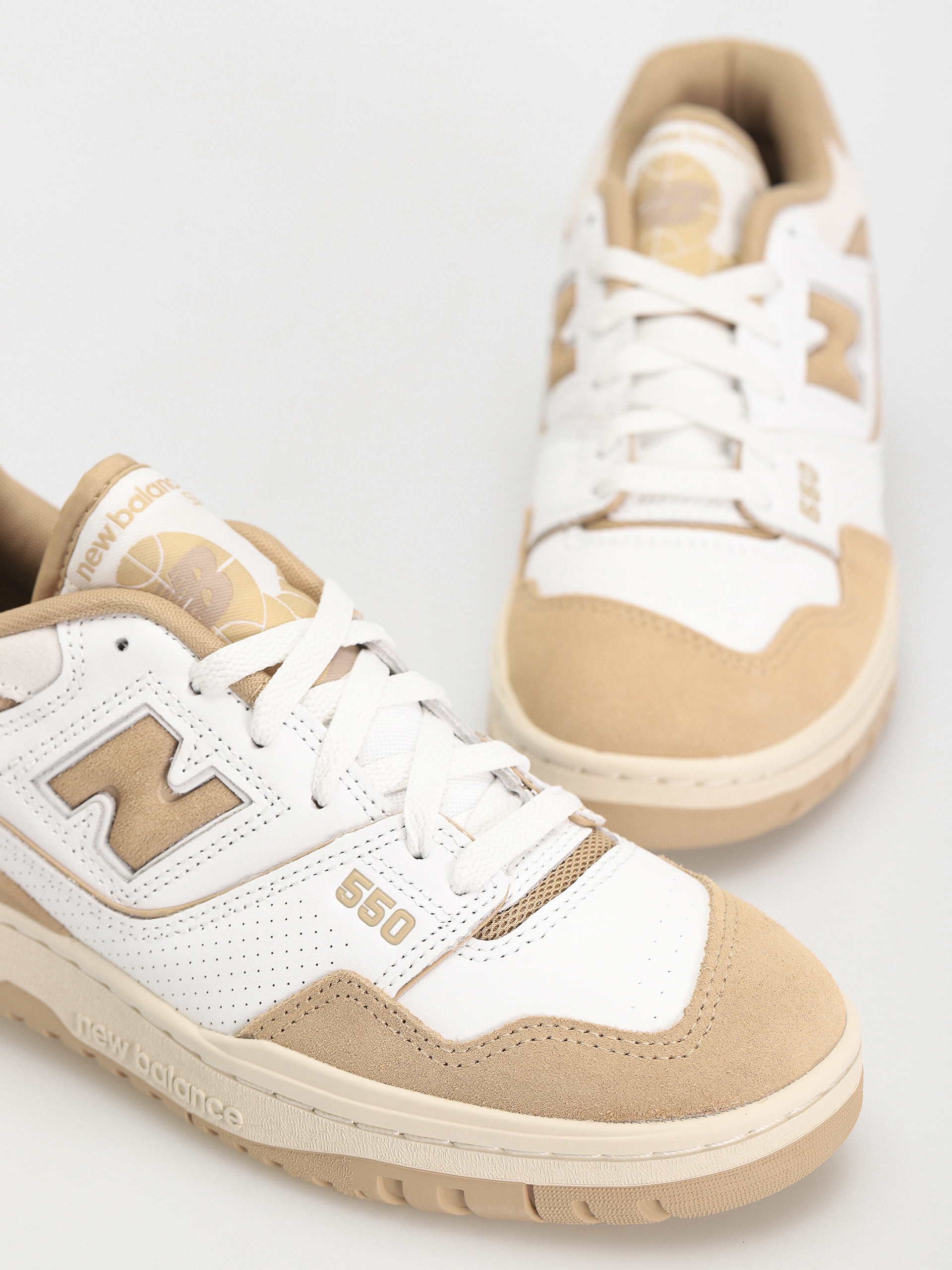 New Balance 550 Shoes (white/beige)