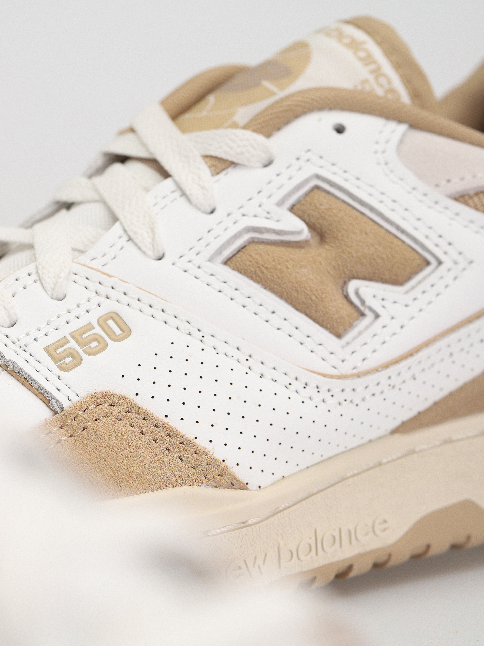 New Balance 550 Shoes (white/beige)
