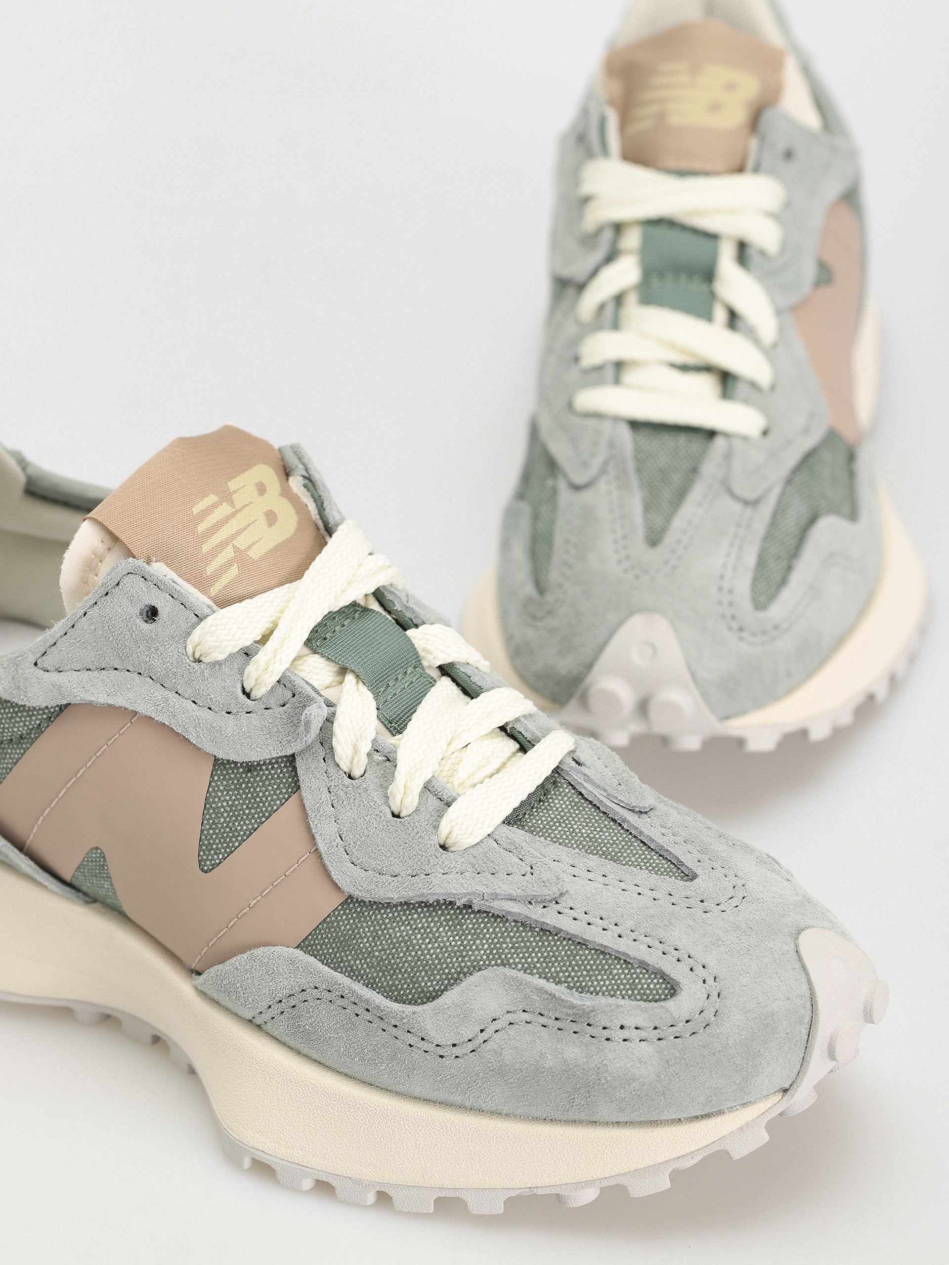 New Balance 327 Shoes (juniper)