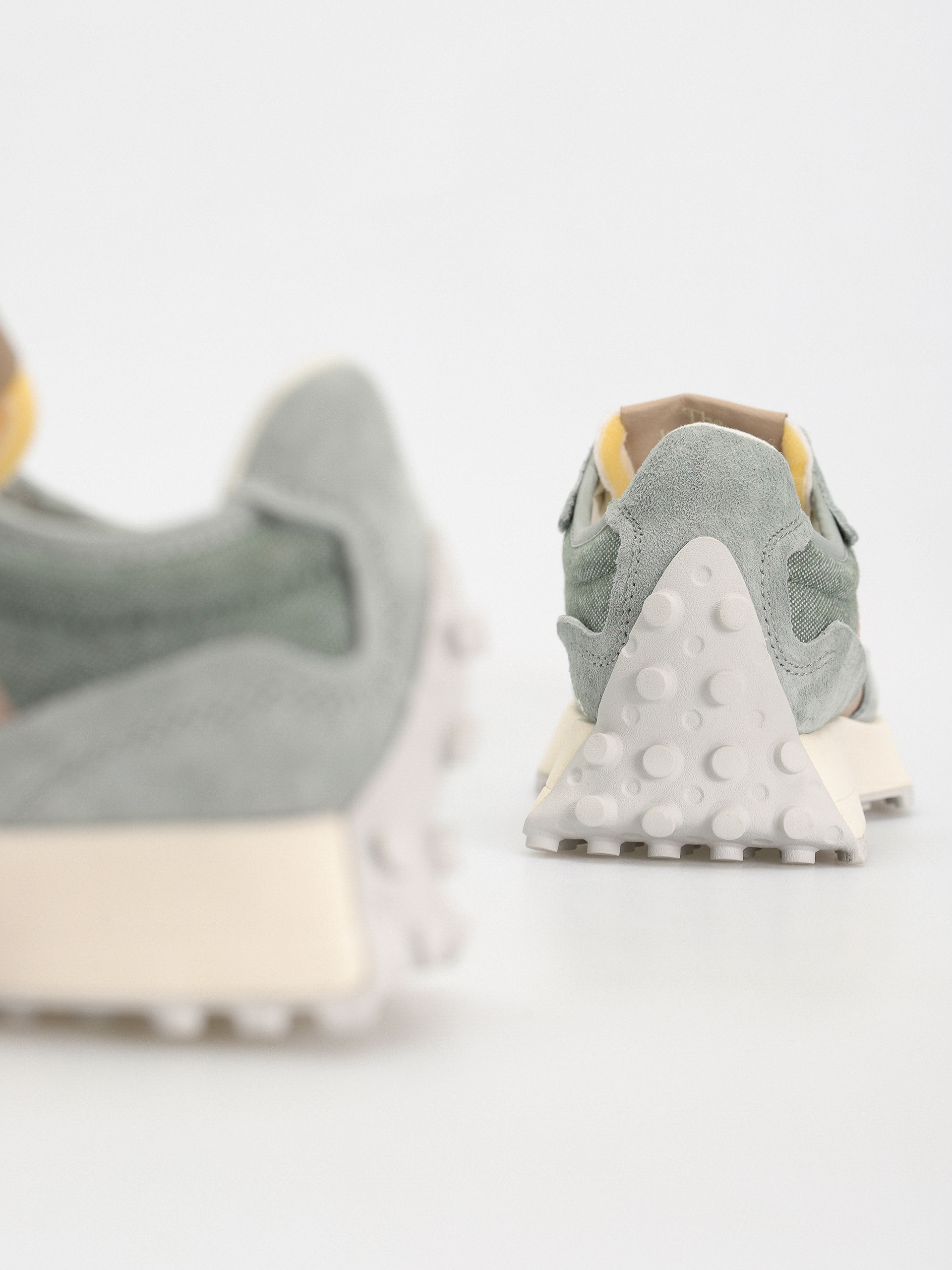 New Balance 327 Shoes (juniper)