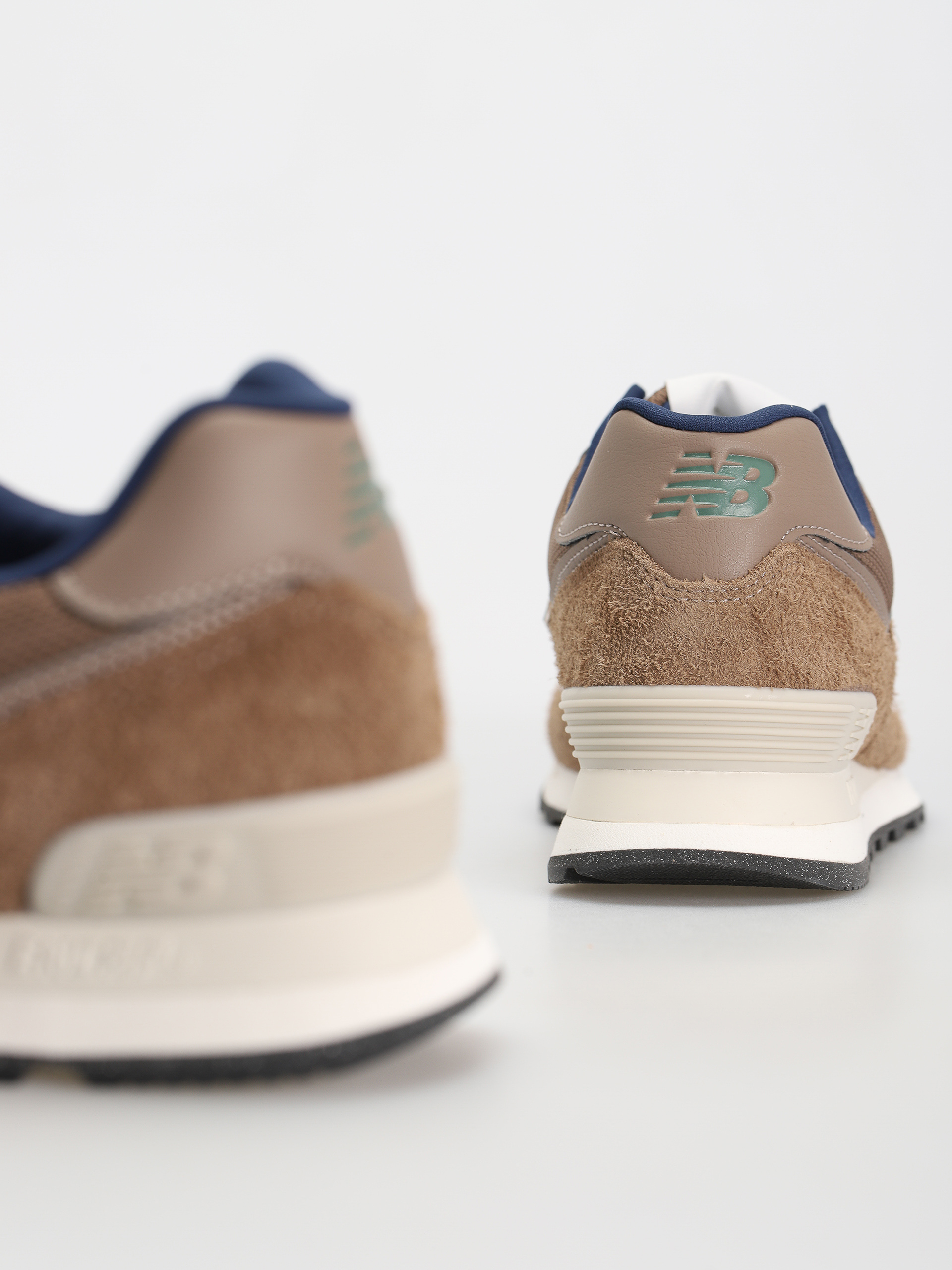 New Balance 574 Shoes (brown)