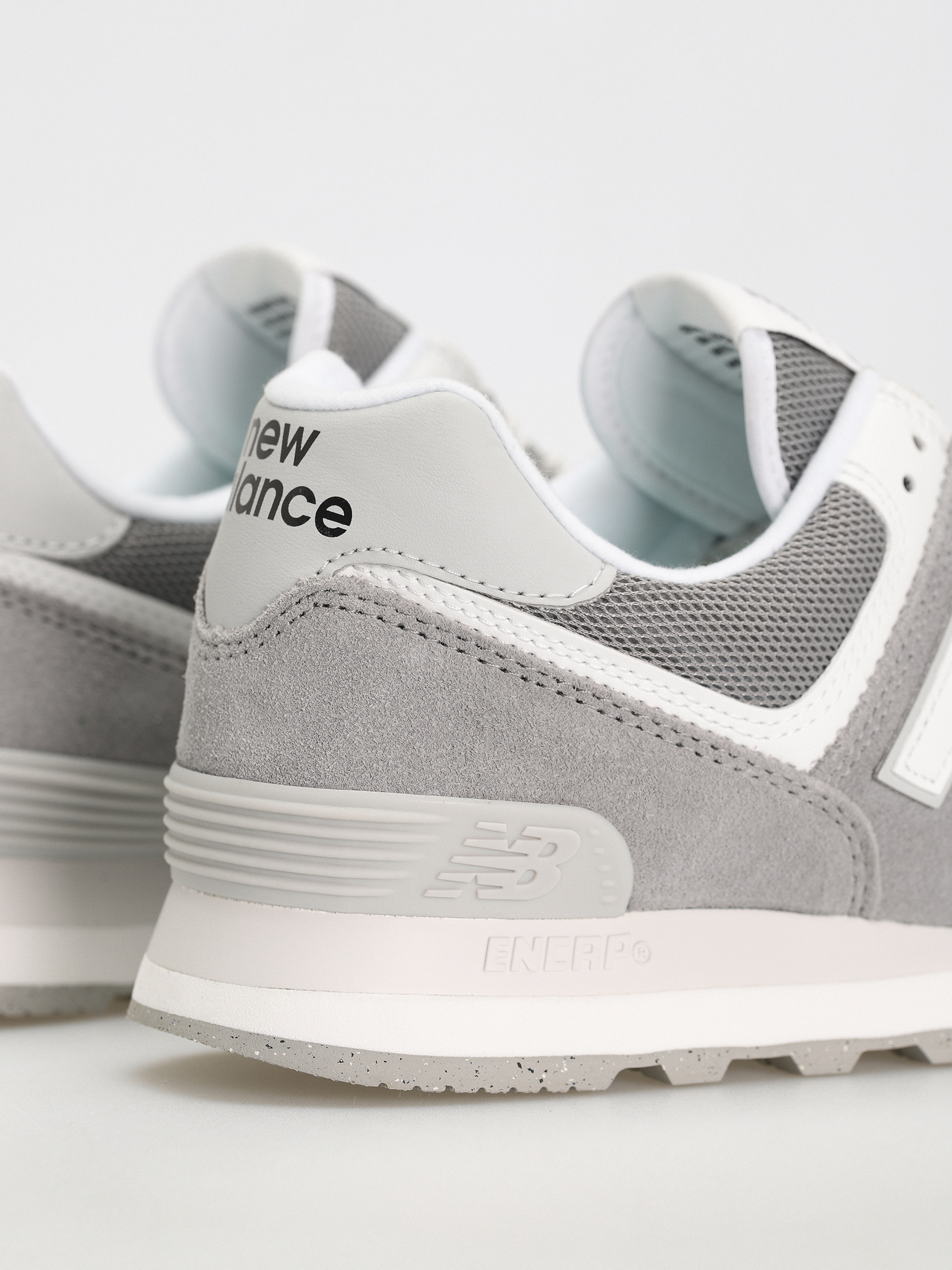 Light grey on sale new balance 574