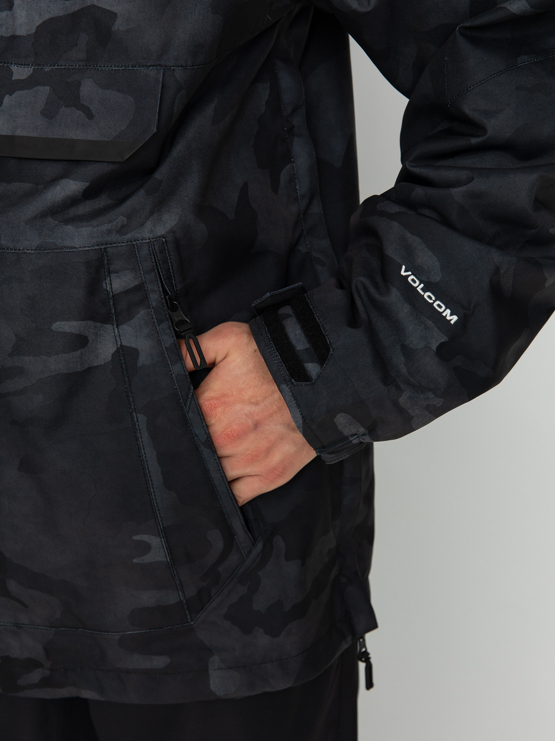 Mens Volcom Brighton Pullover Snowboard jacket (black camo)