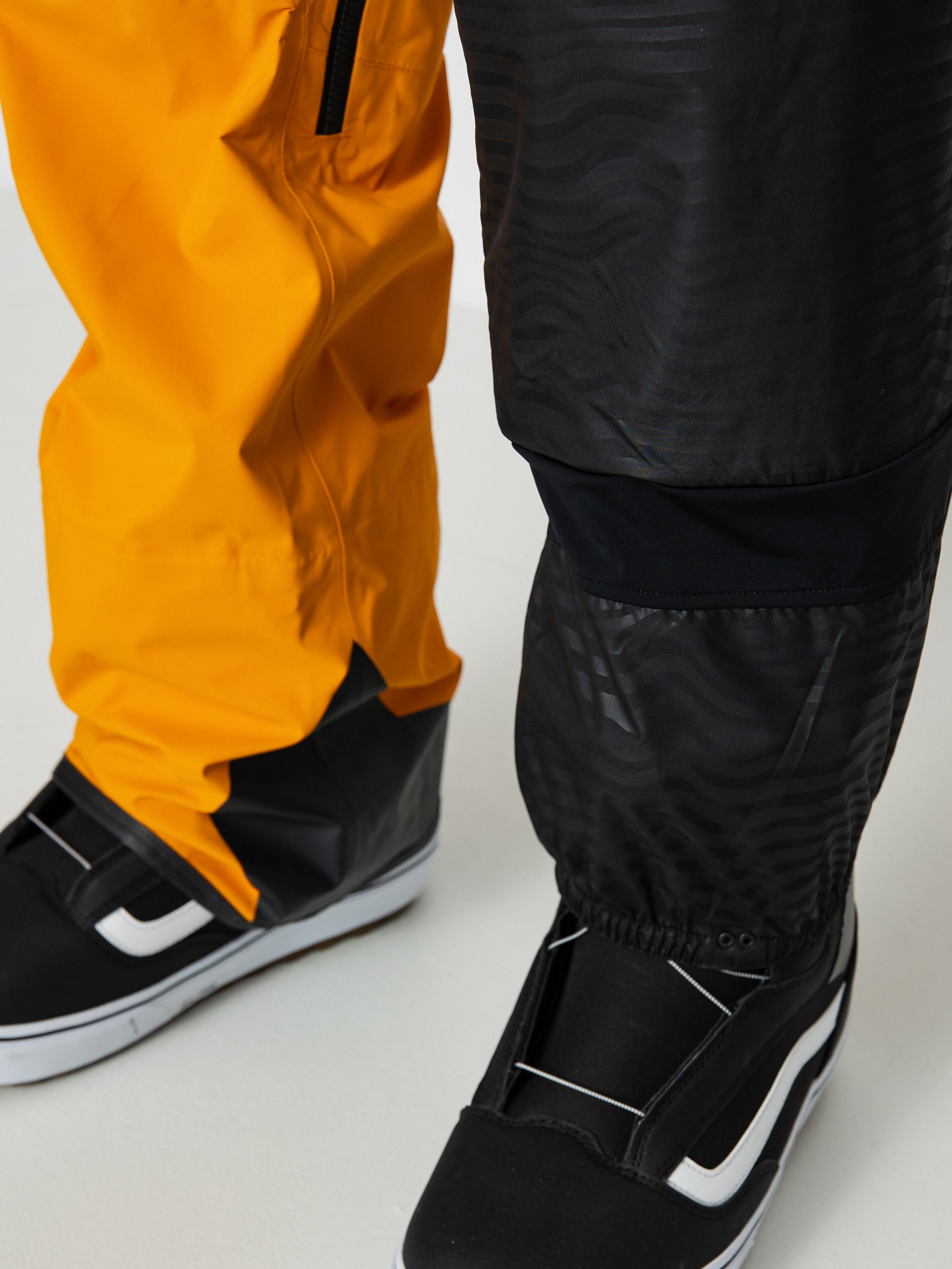 Mens Volcom Guide Gore Tex Snowboard pants (gold)