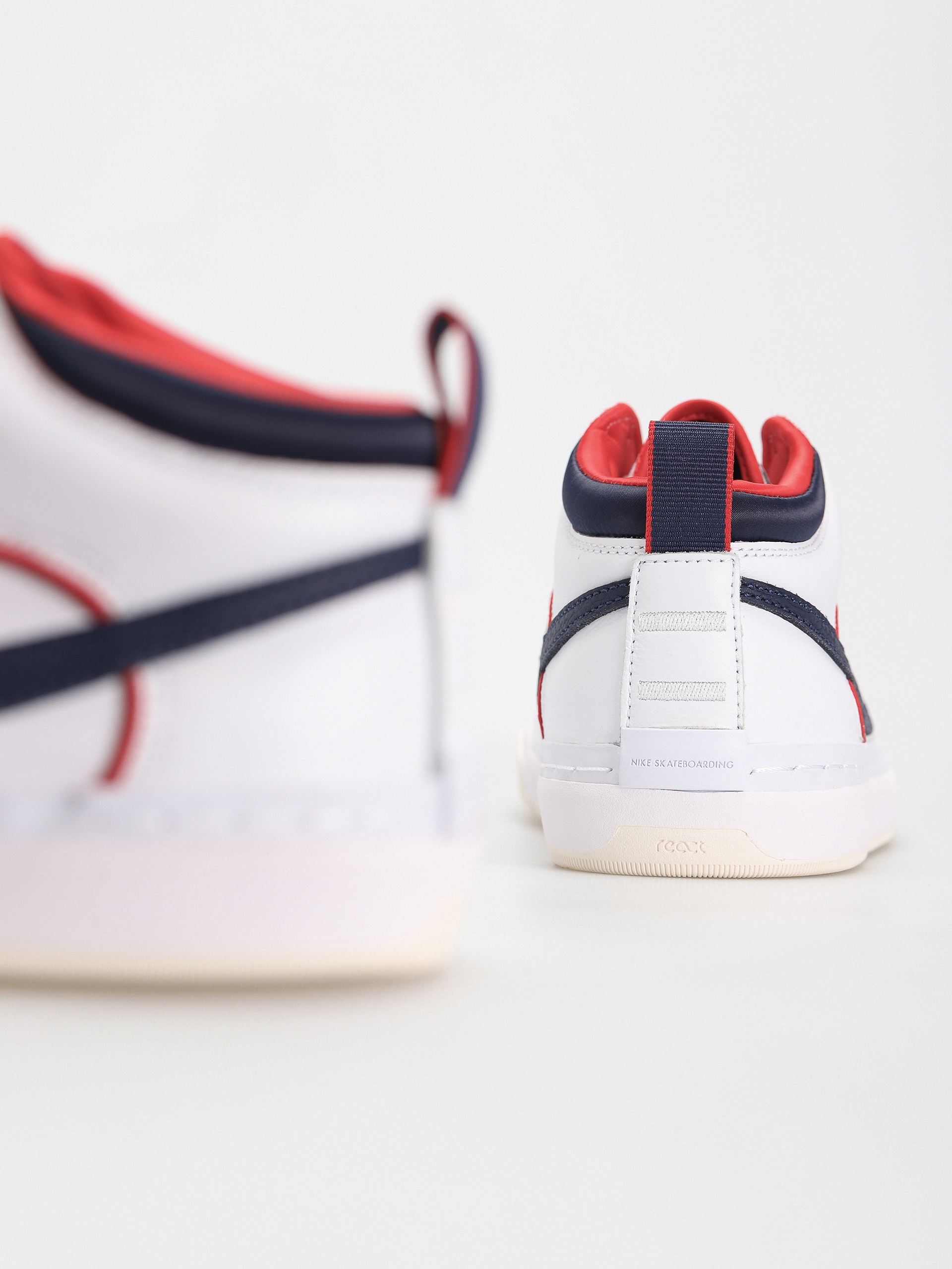 Nike SB React Leo Premium Shoes (white/midnight navy university red white)