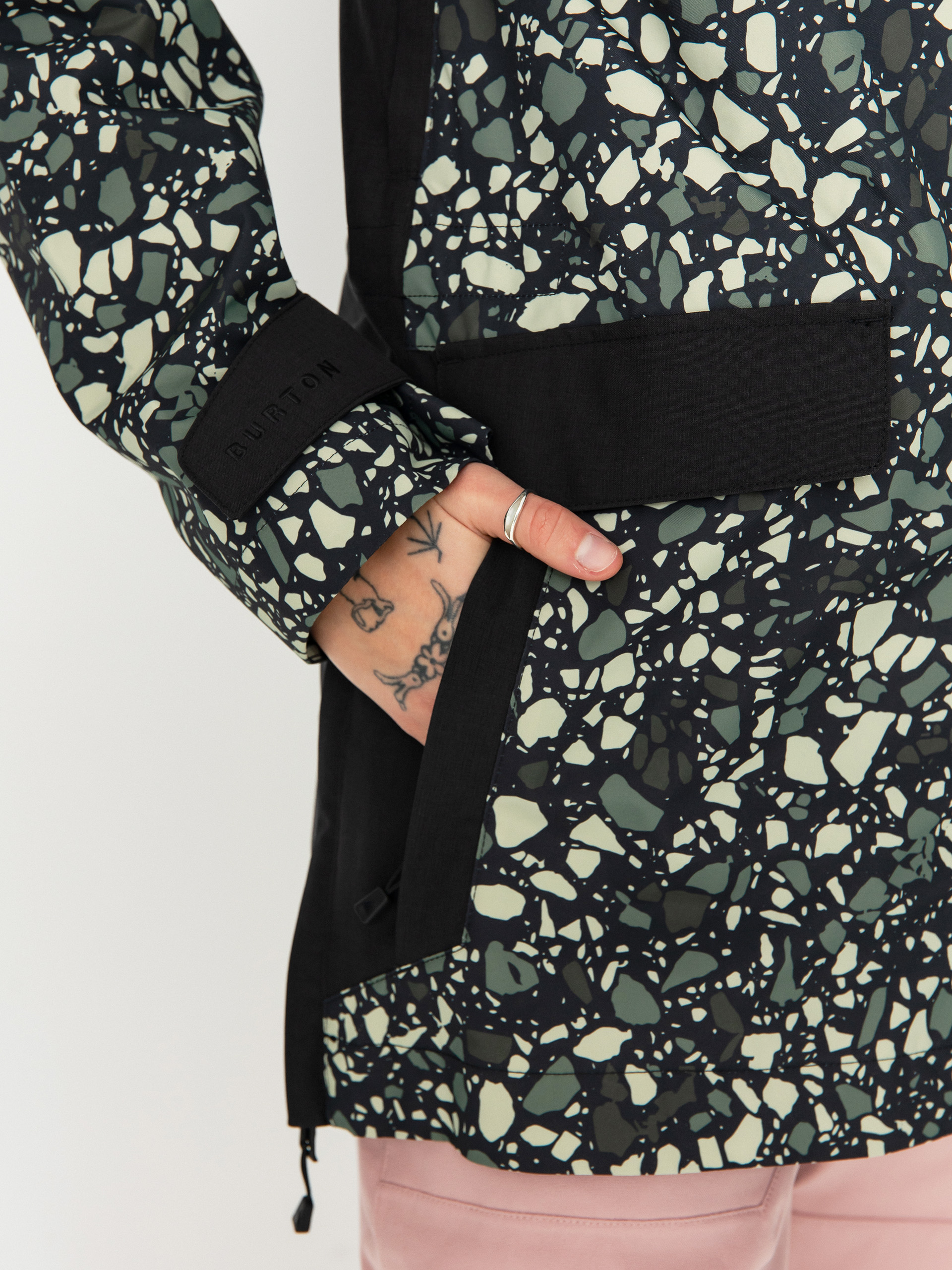 Damen Burton Lalik Snowboardjacke (sediment/true black)