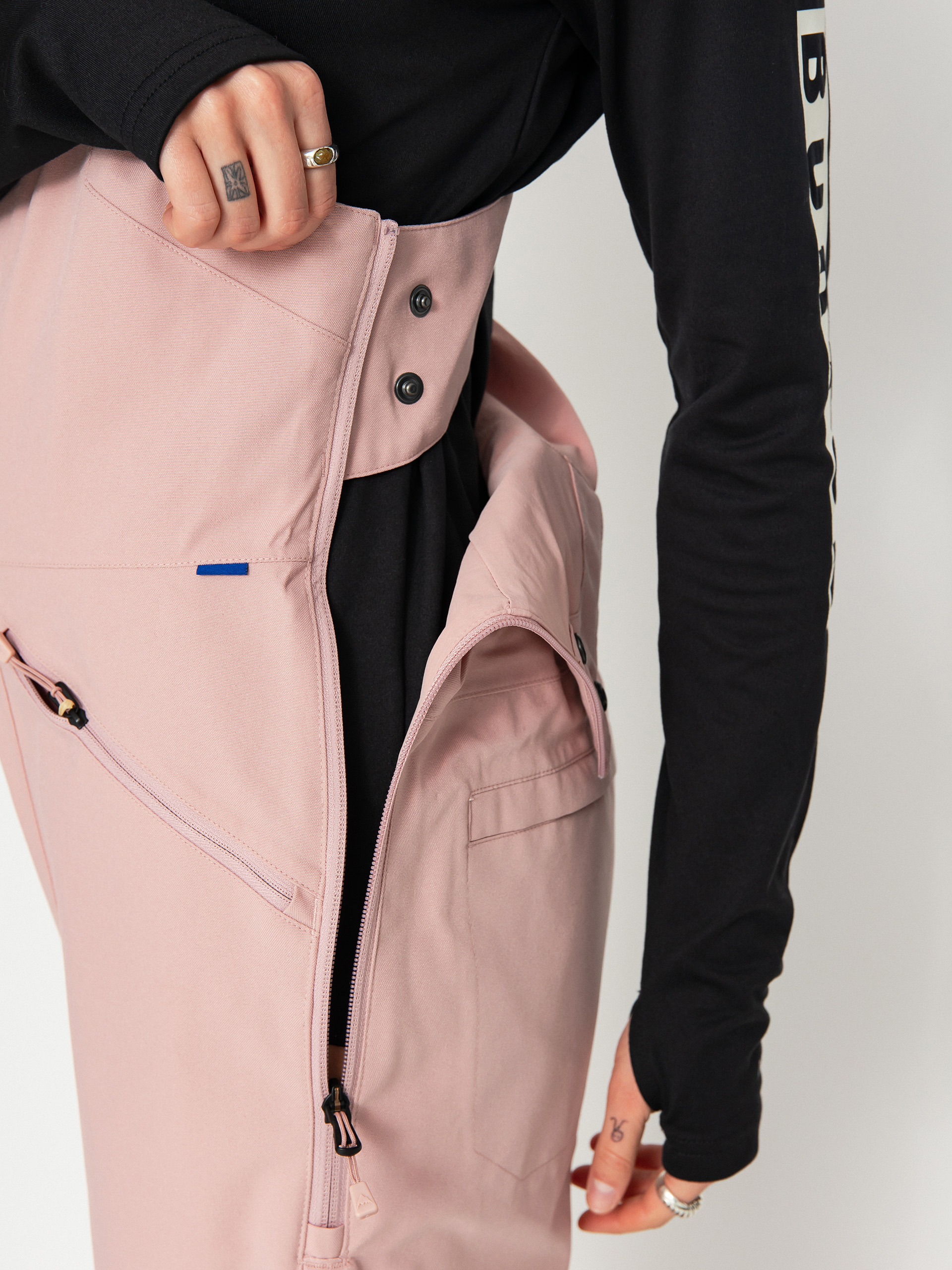 Womens Burton Reserve Stretch Bib Snowboard pants (powder blush)