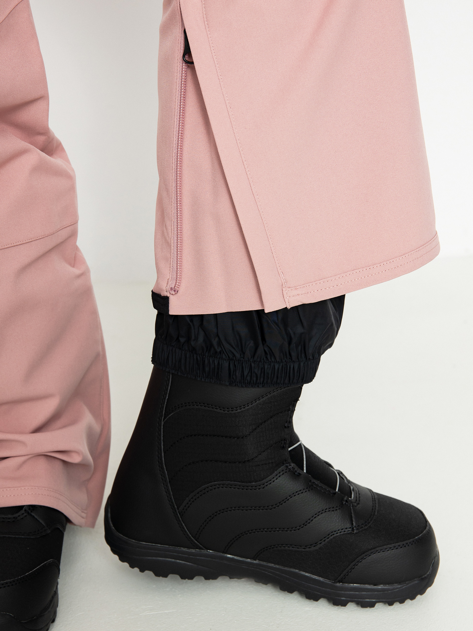 Womens Burton Reserve Stretch Bib Snowboard pants (powder blush)