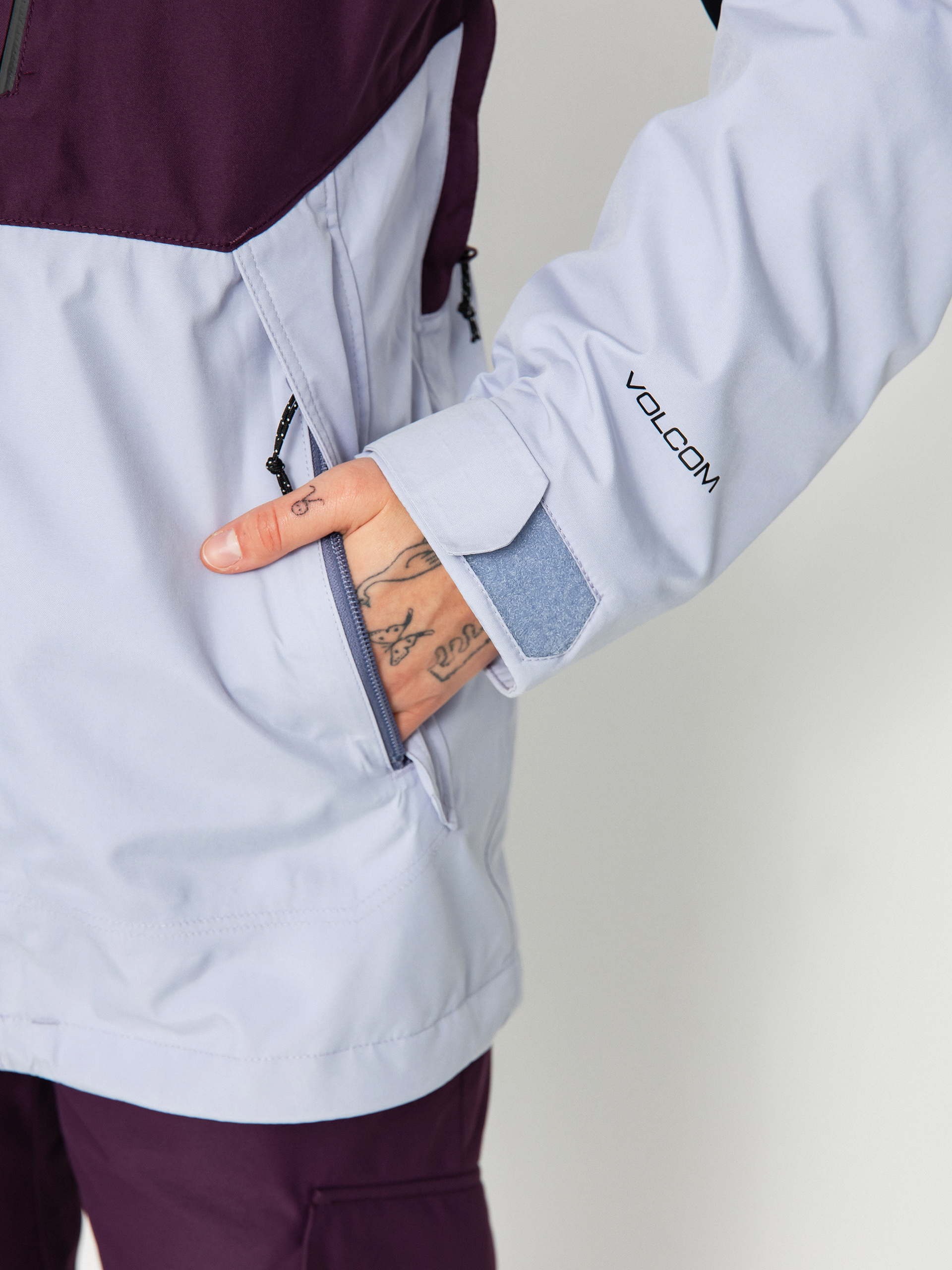 Womens Volcom V.Co Aris Gore Tex Snowboard jacket (blackberry)