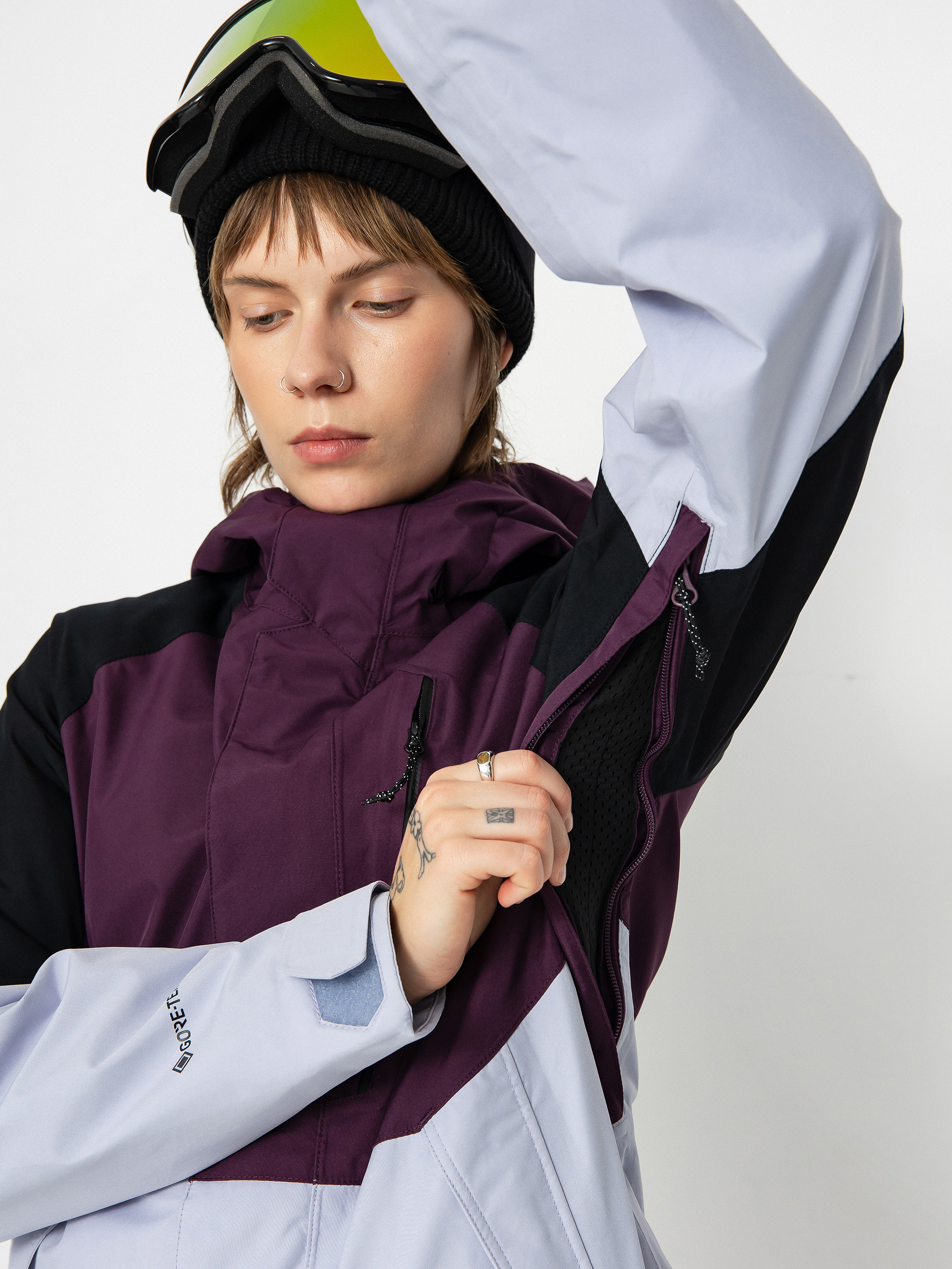 Womens Volcom V.Co Aris Gore Tex Snowboard jacket (blackberry)