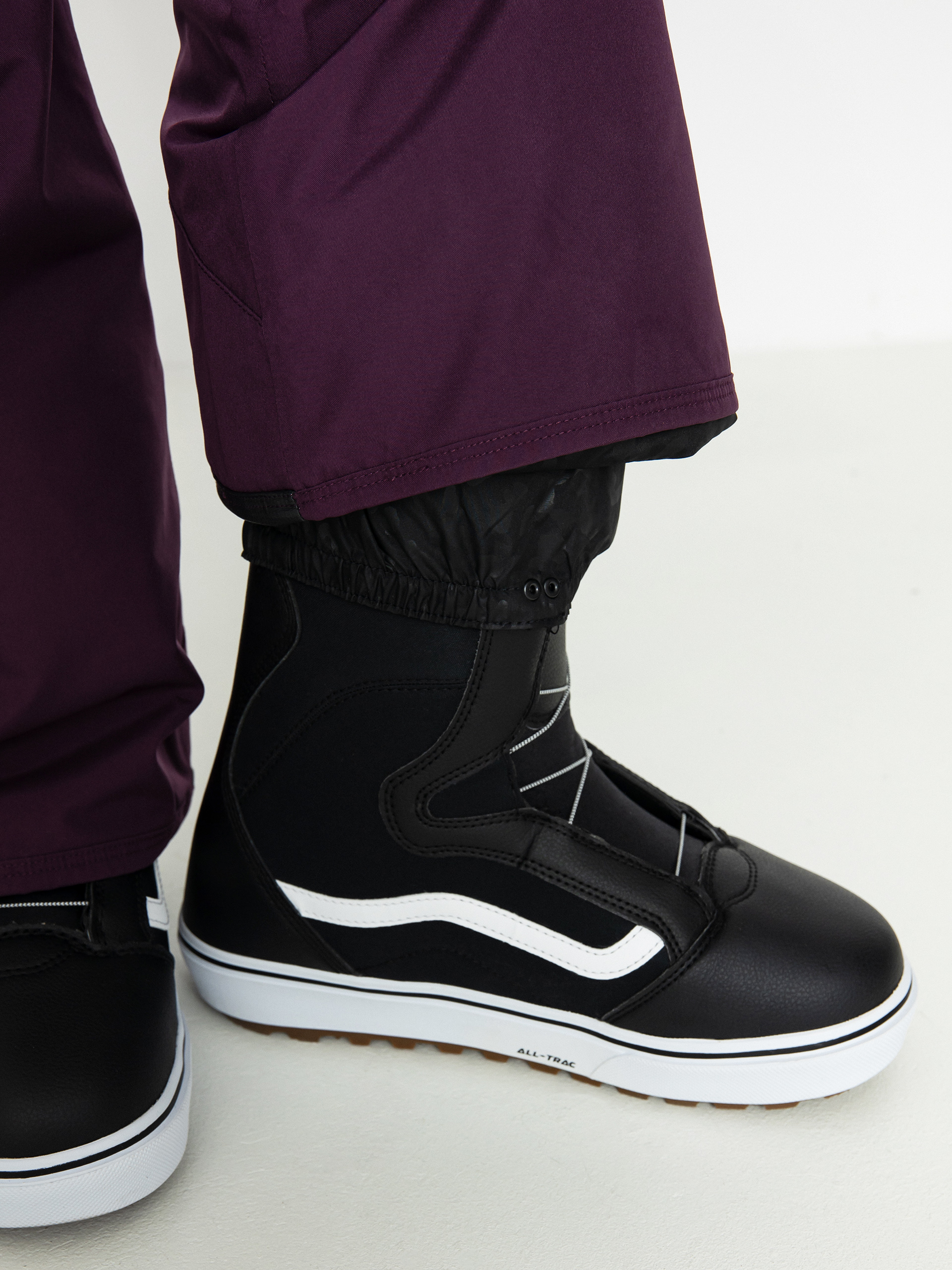 Damen Volcom Knox Ins Gore Tex Snowboardhose (blackberry)