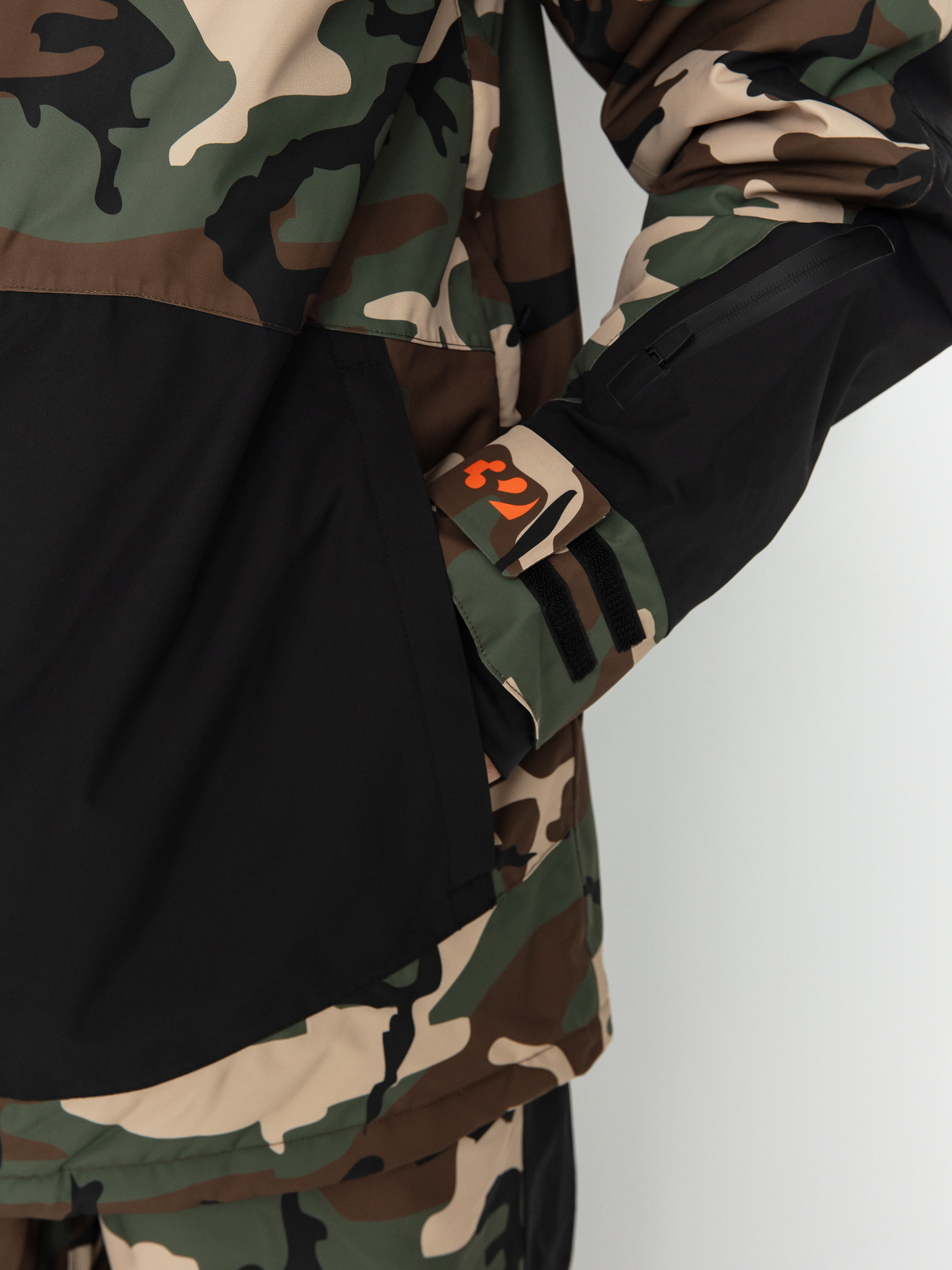 Herren ThirtyTwo Lashed Insulated Snowboardjacke (black/camo)