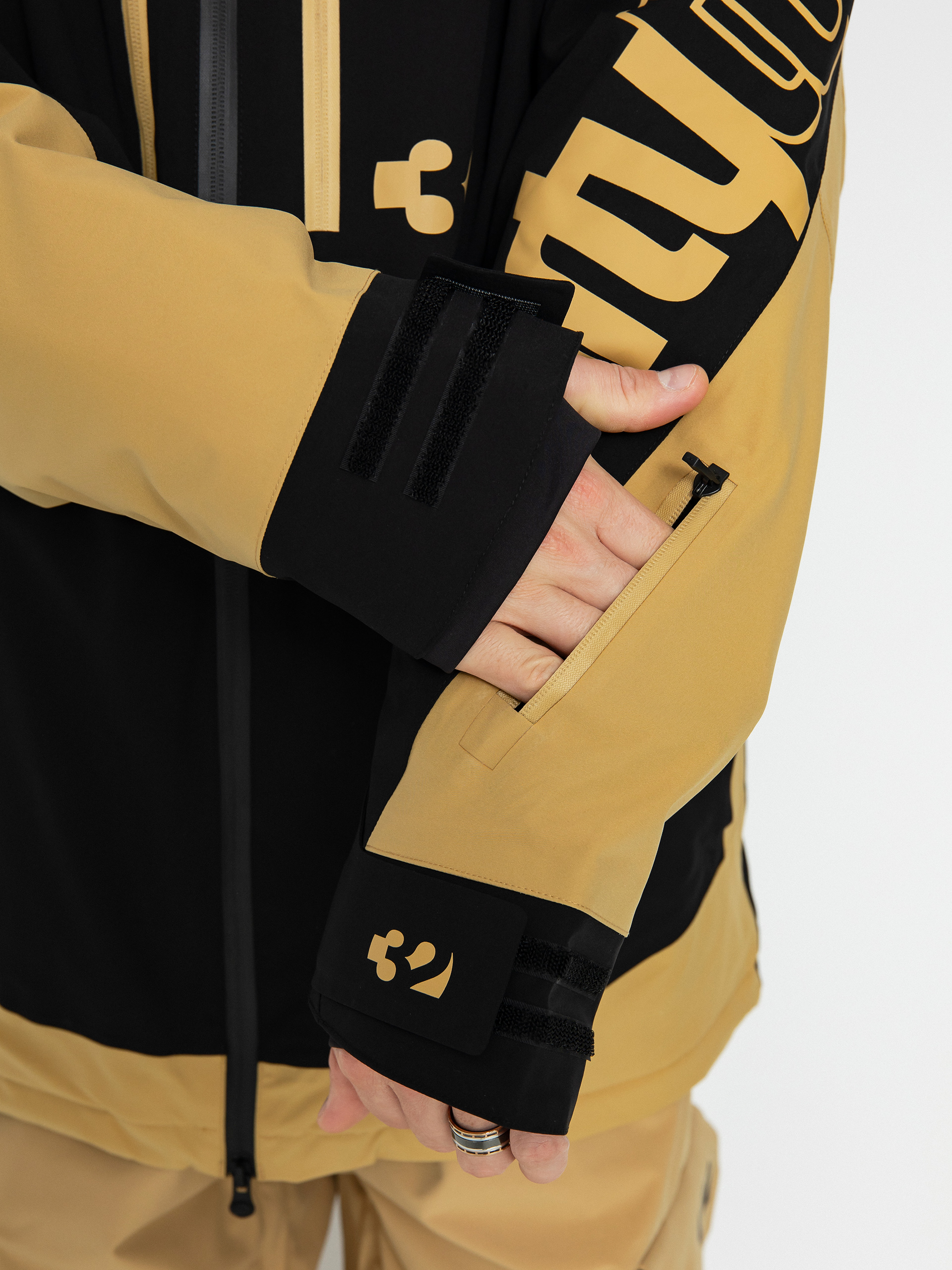 Herren ThirtyTwo Lashed Insulated Snowboardjacke (black/tan)