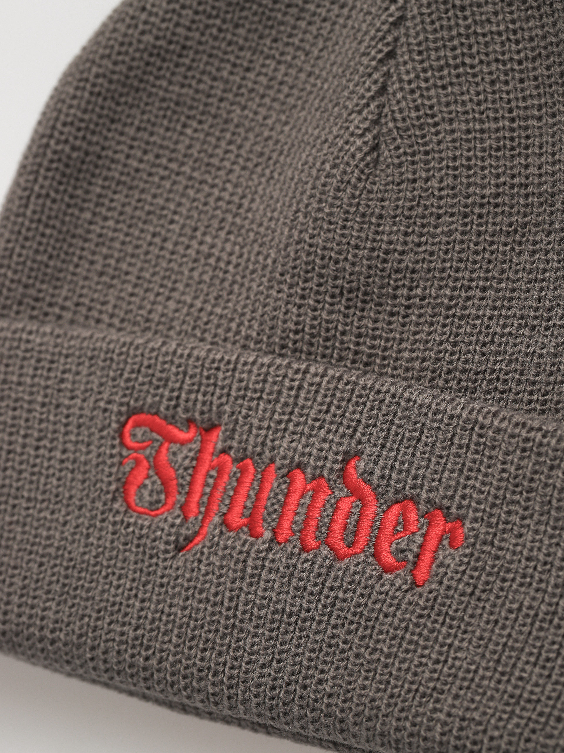 Thunder Script Cuff Beanie Beanie (charcoal/red)