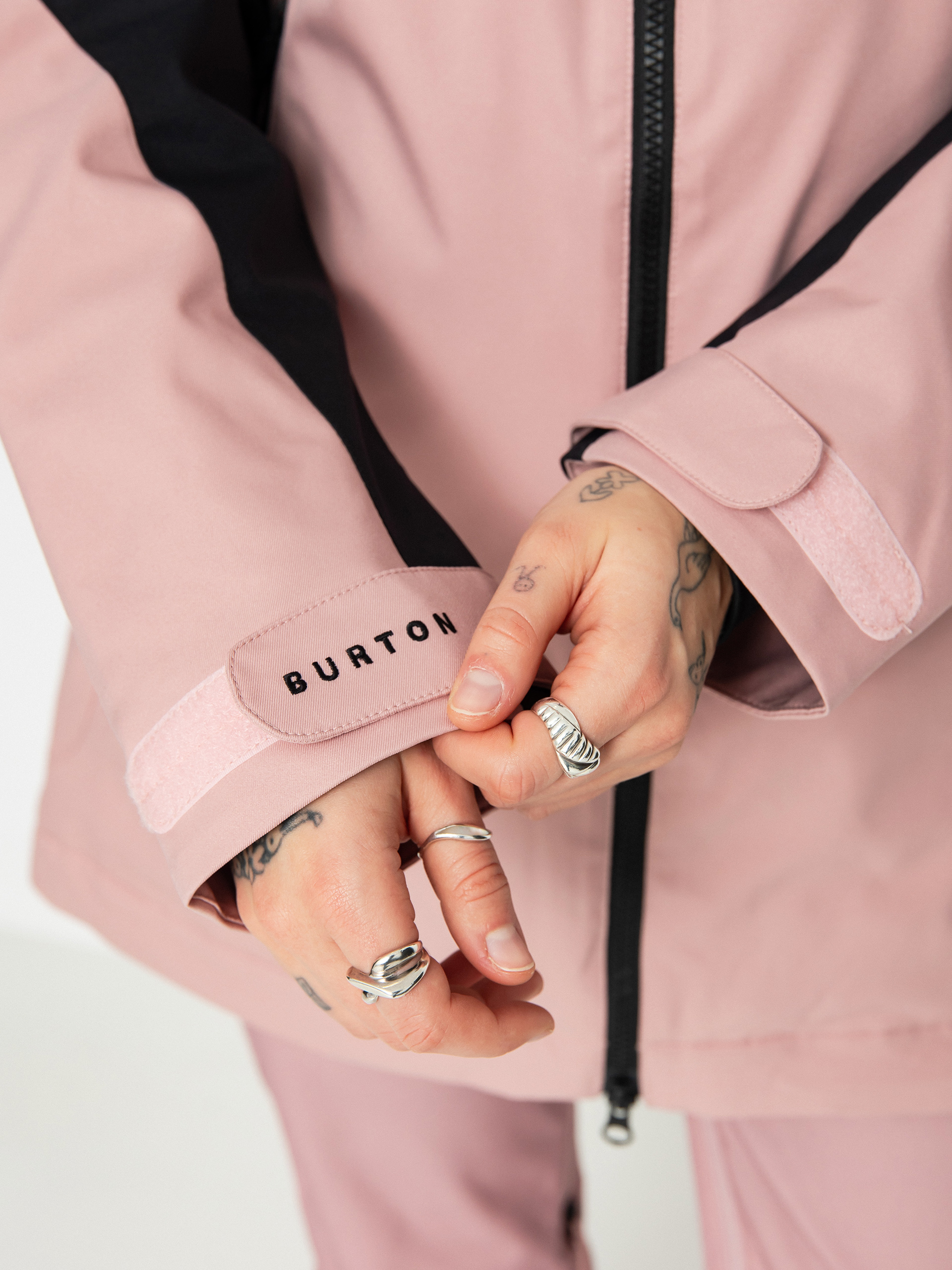 Damen Burton Lelah Snowboardjacke (true black/powder blush)