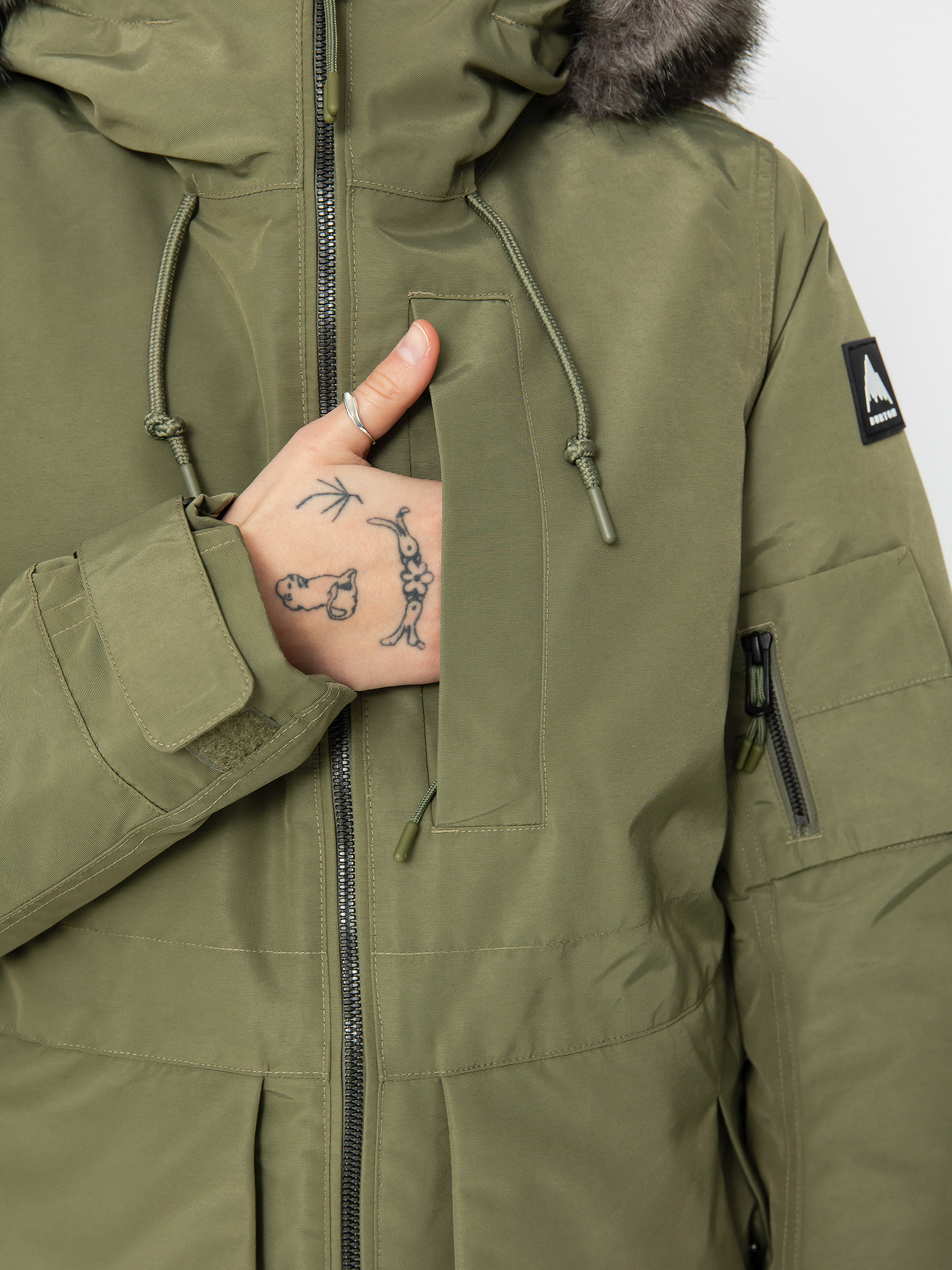 Damen Burton Saxton Parka Snowboardjacke (forest moss)