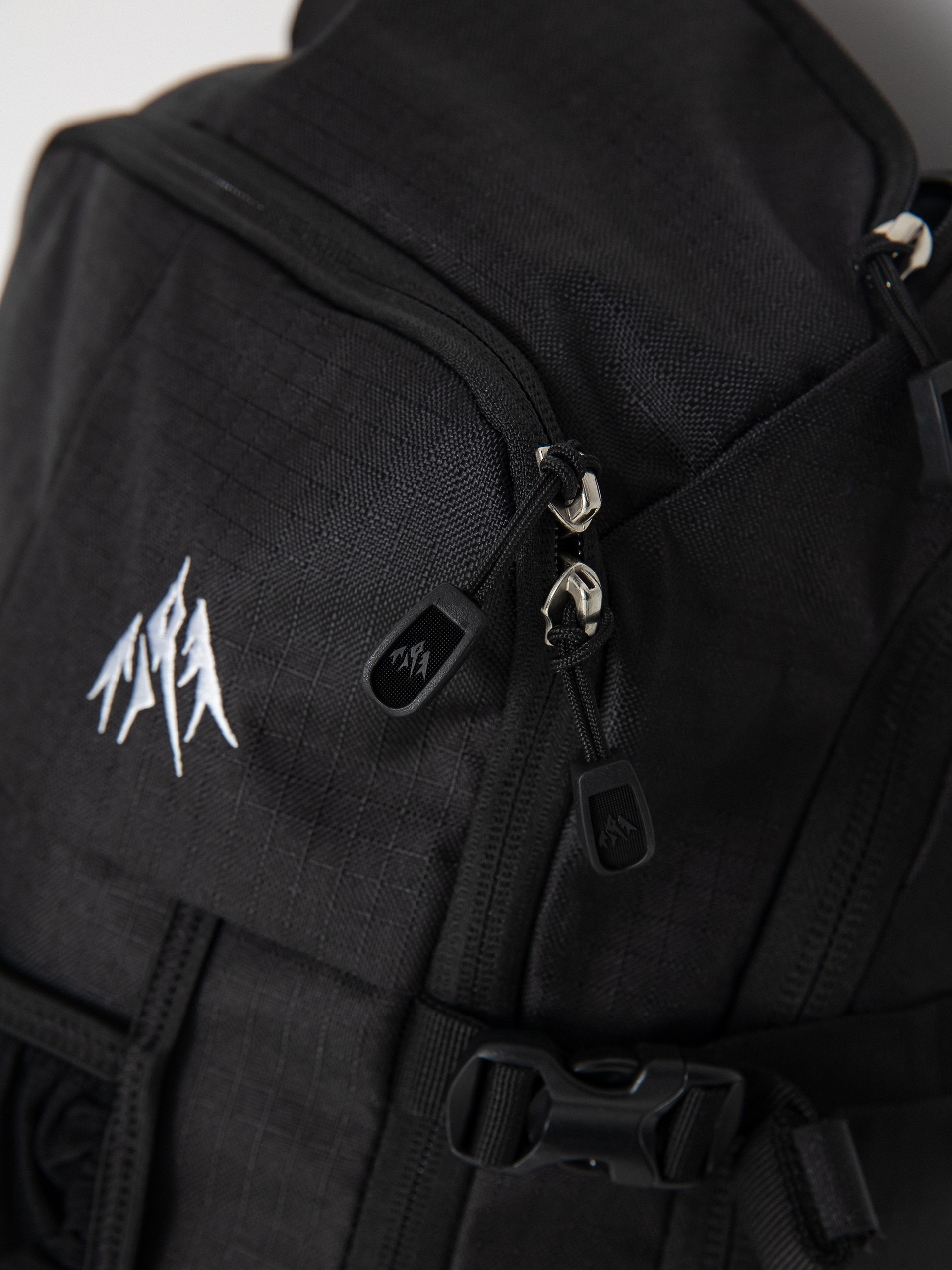 Jones Snowboards Bag Dscnt 25L Rucksack (black)