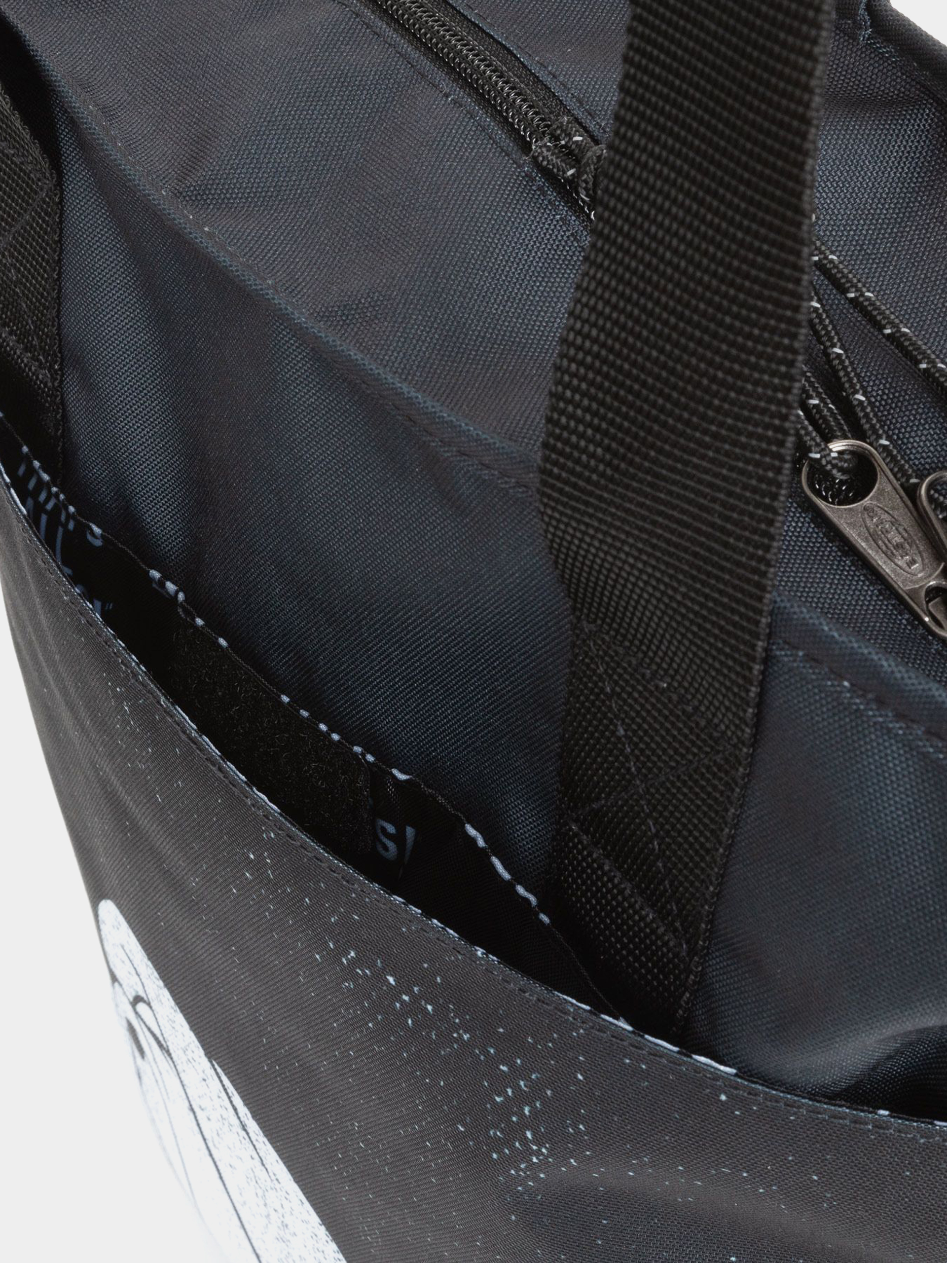 Eastpak Shopp R Tote Bag (bugs bunny)