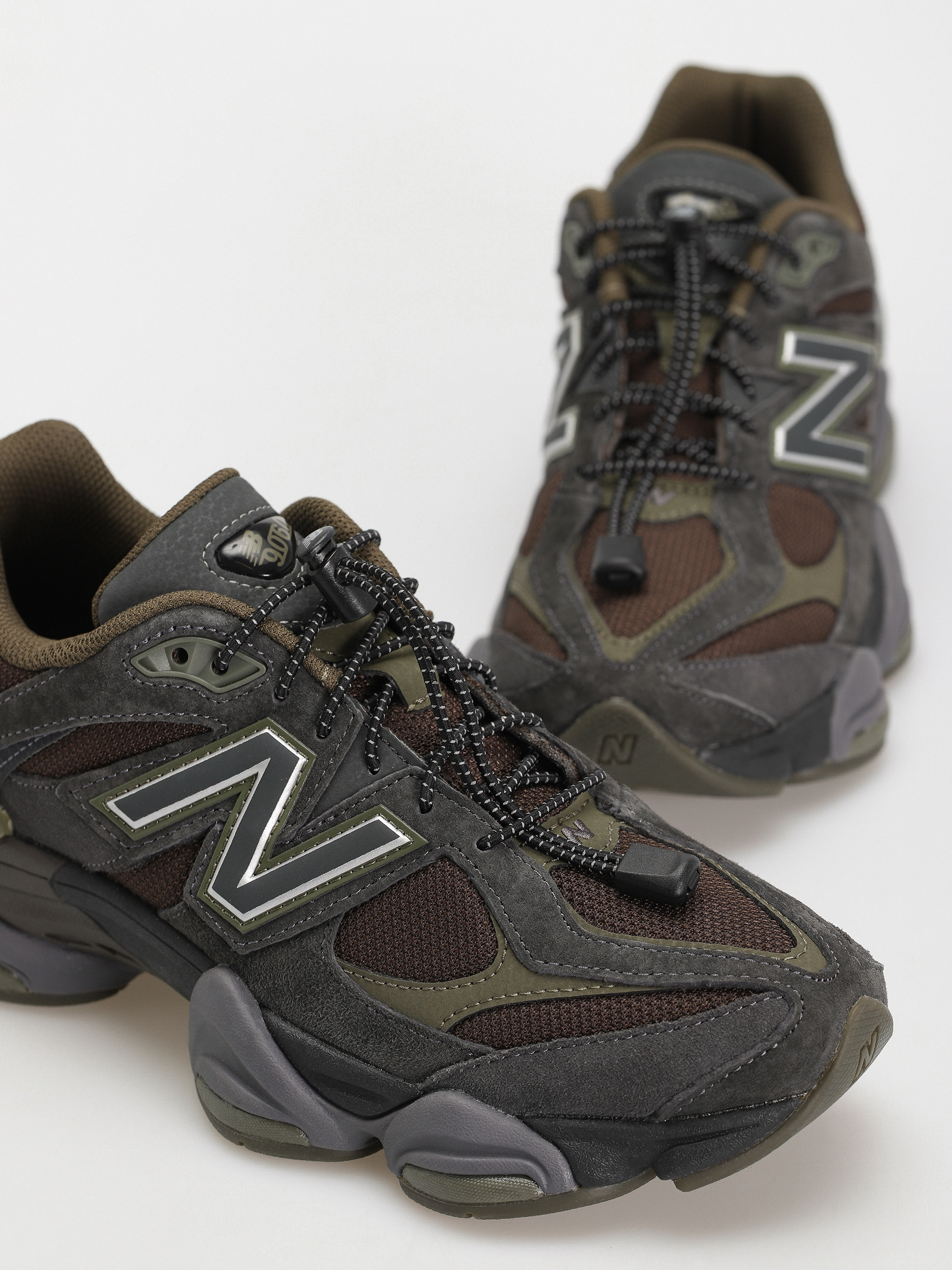 New Balance 9060 Shoes (blacktop)