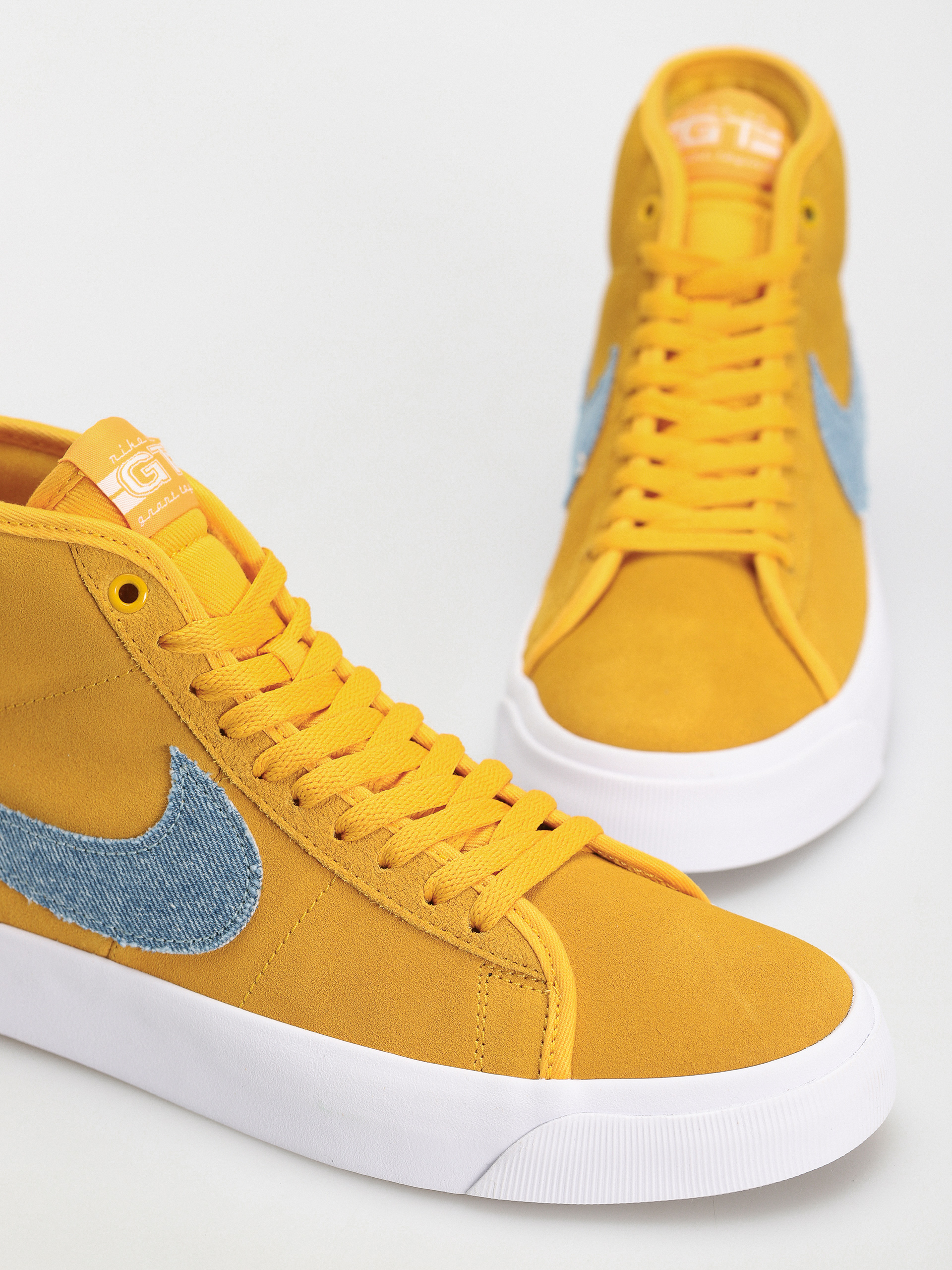 Nike SB Zoom Blazer Mid Pro GT Shoes (university gold/game royal)
